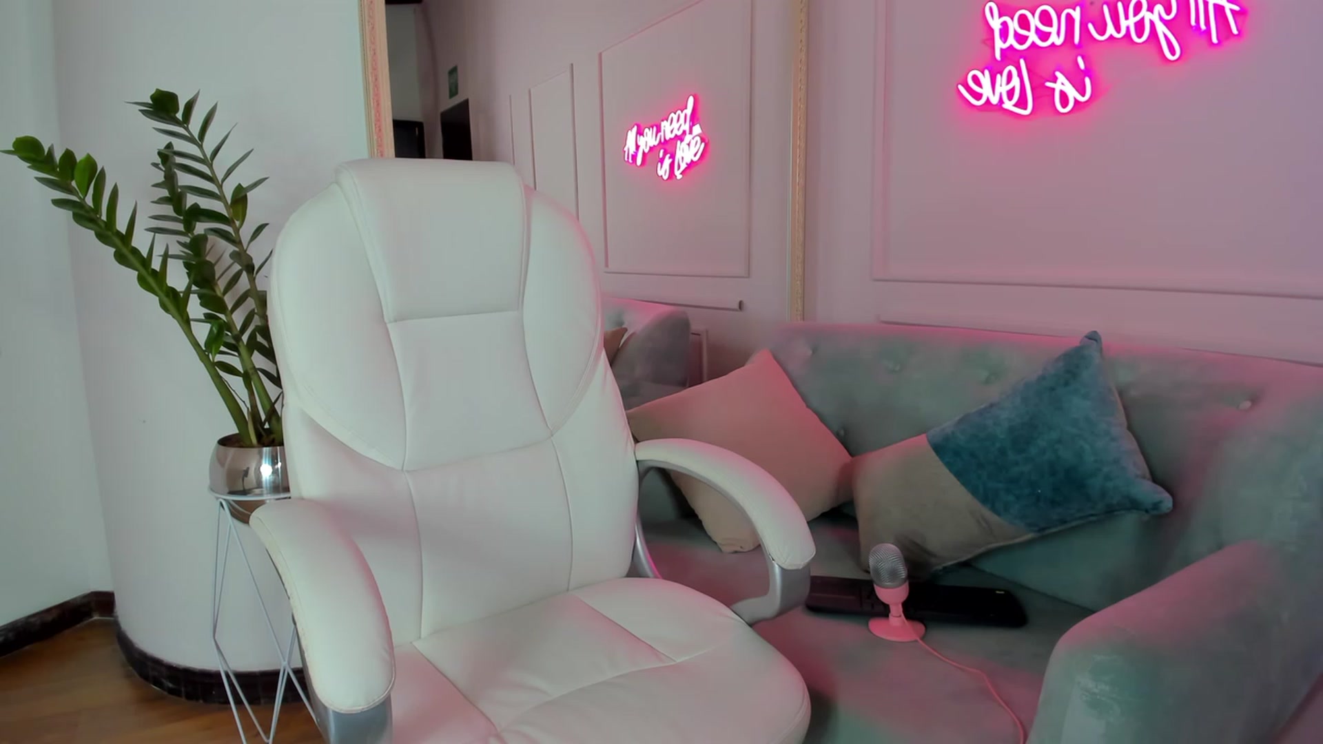Gallery image thumbnail from Caro_Cano's myfreecams stream on, 03/07/2023, 17:42 image 5 of 20