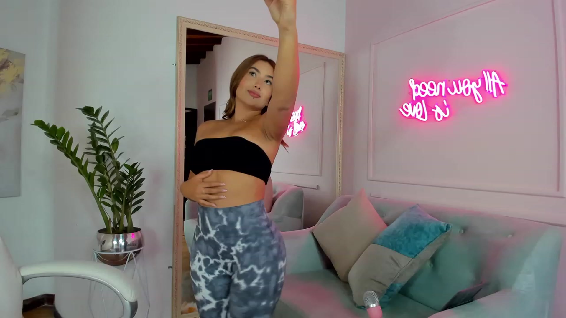 Gallery image thumbnail from Caro_Cano's myfreecams stream on, 03/10/2023, 16:45 image 5 of 20