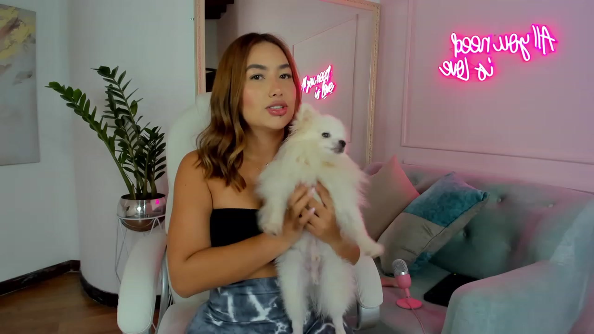 Gallery image thumbnail from Caro_Cano's myfreecams stream on, 03/10/2023, 16:45 image 12 of 20