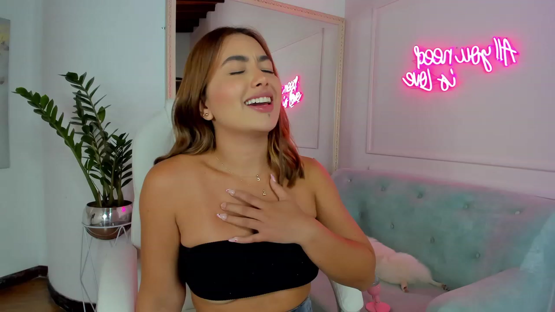 Gallery image thumbnail from Caro_Cano's myfreecams stream on, 03/10/2023, 18:50 image 8 of 20