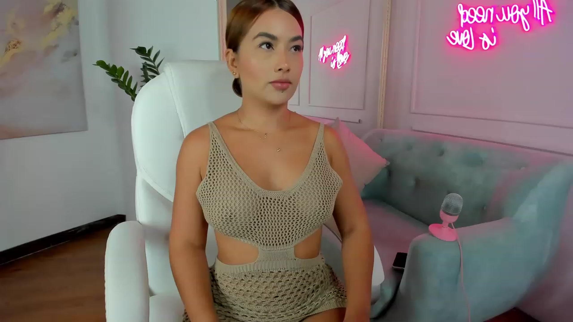 Gallery image thumbnail from Caro_Cano's myfreecams stream on, 03/13/2023, 15:54 image 3 of 20