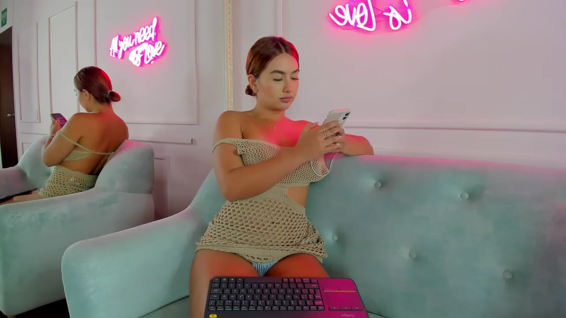 Gallery image thumbnail from Caro_Cano's myfreecams stream on, 03/13/2023, 18:39 image 17 of 20