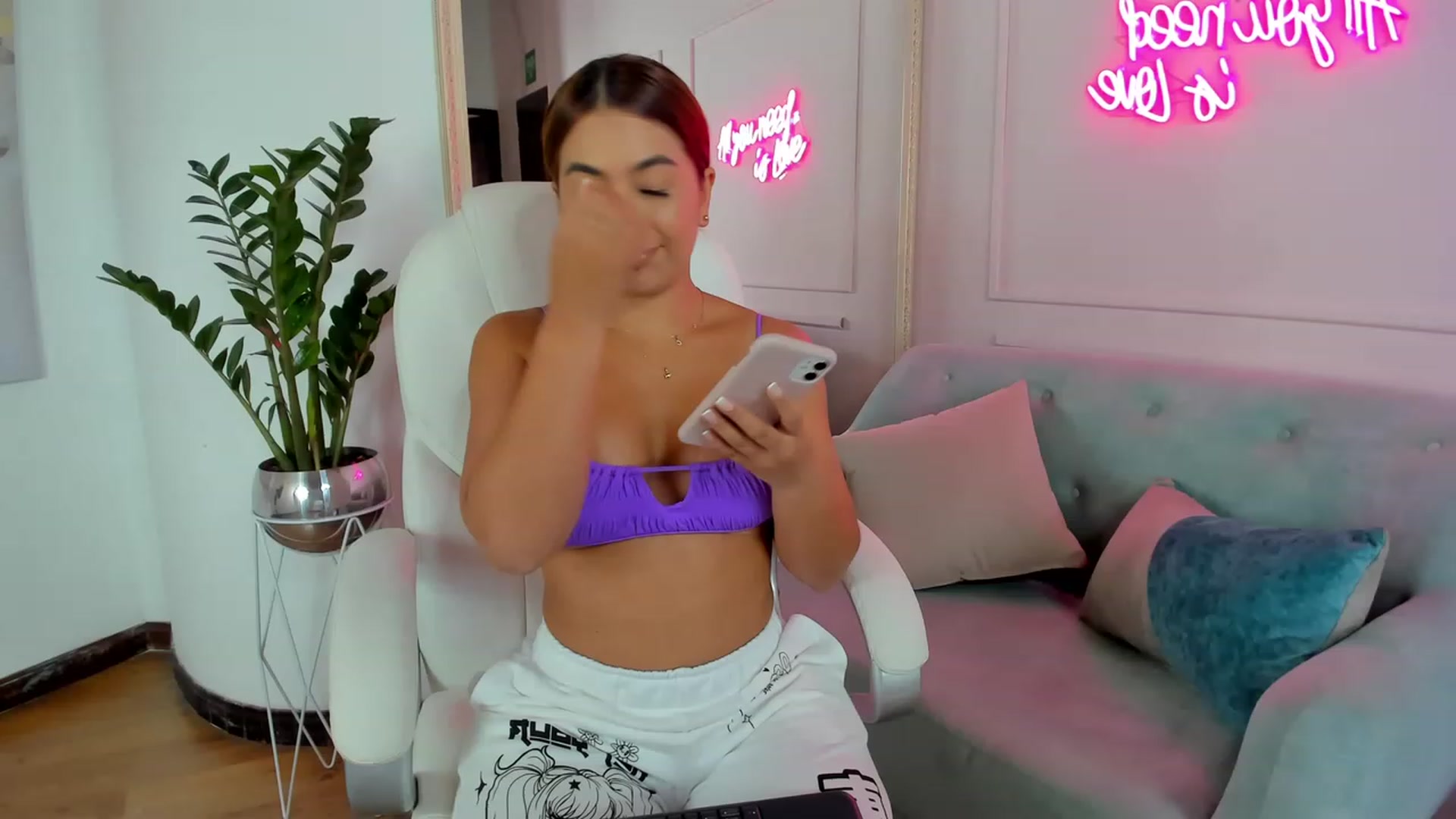 Gallery image thumbnail from Caro_Cano's myfreecams stream on, 03/15/2023, 17:14 image 1 of 20