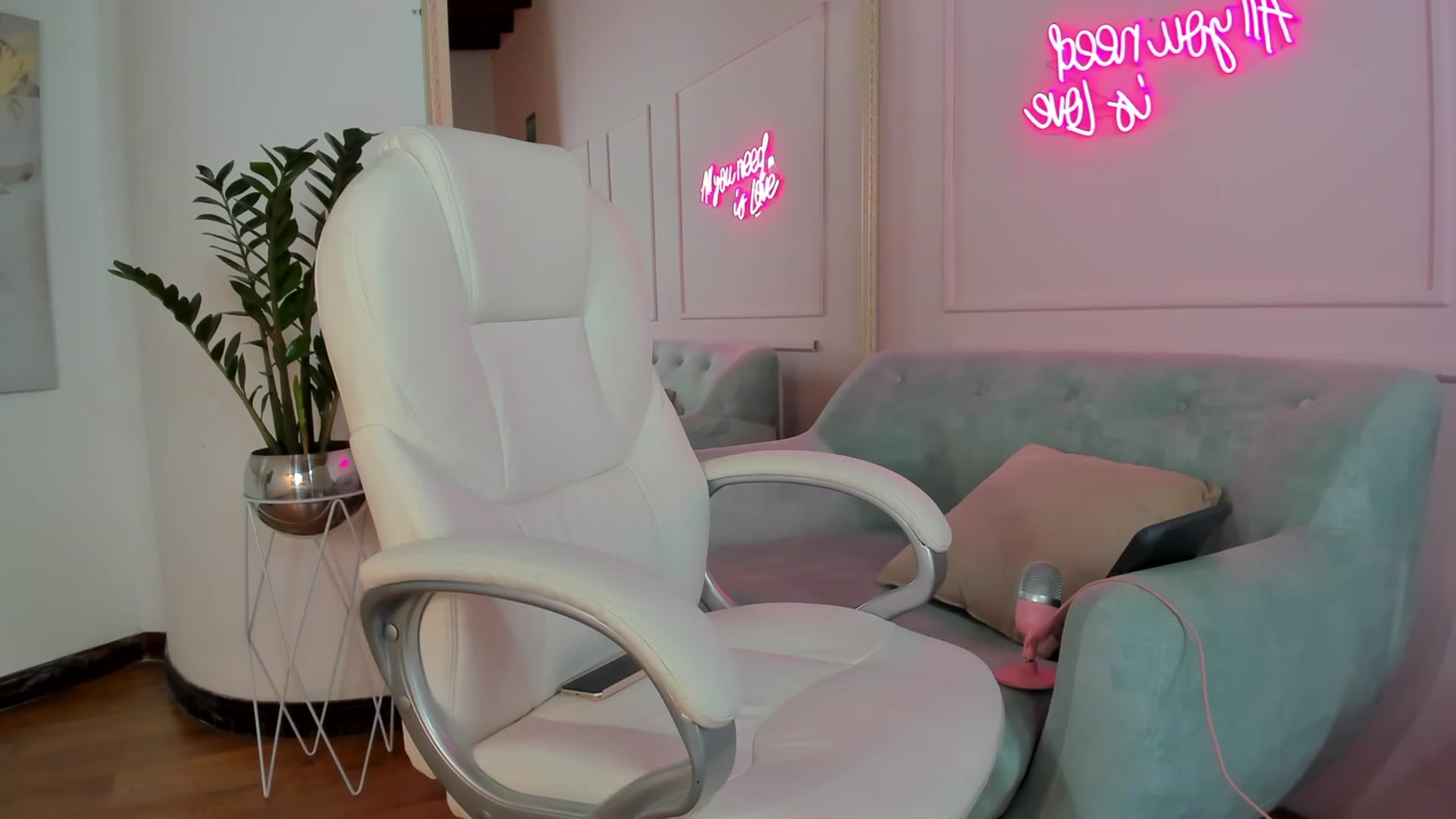 Gallery image thumbnail from Caro_Cano's myfreecams stream on, 03/16/2023, 16:35 image 15 of 20