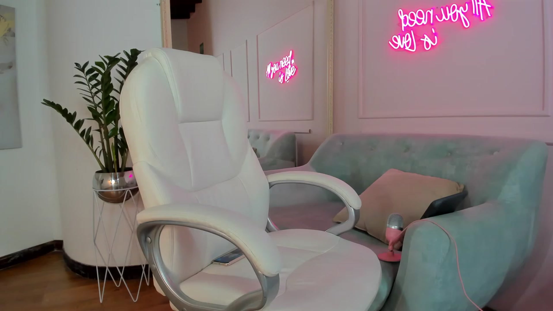 Gallery image thumbnail from Caro_Cano's myfreecams stream on, 03/16/2023, 16:35 image 14 of 20