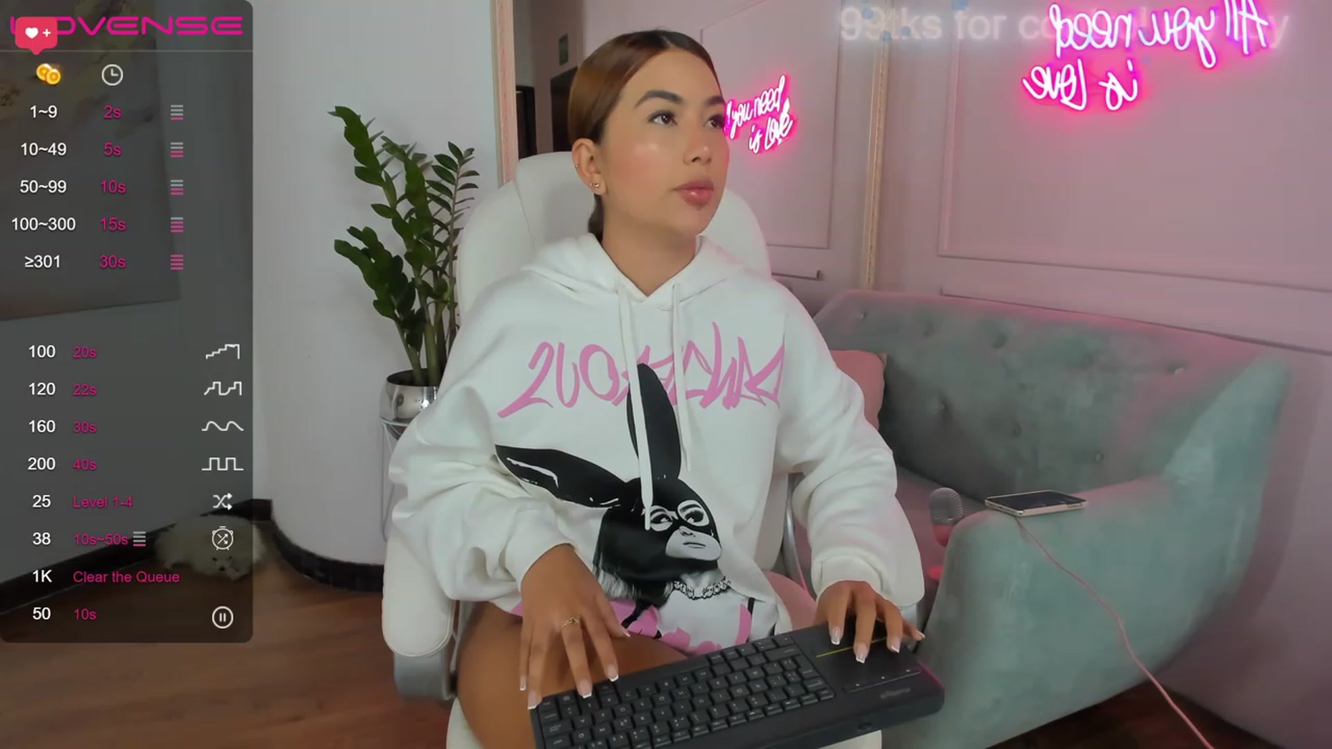 Gallery image thumbnail from Caro_Cano's myfreecams stream on, 03/21/2023, 14:48 image 3 of 20