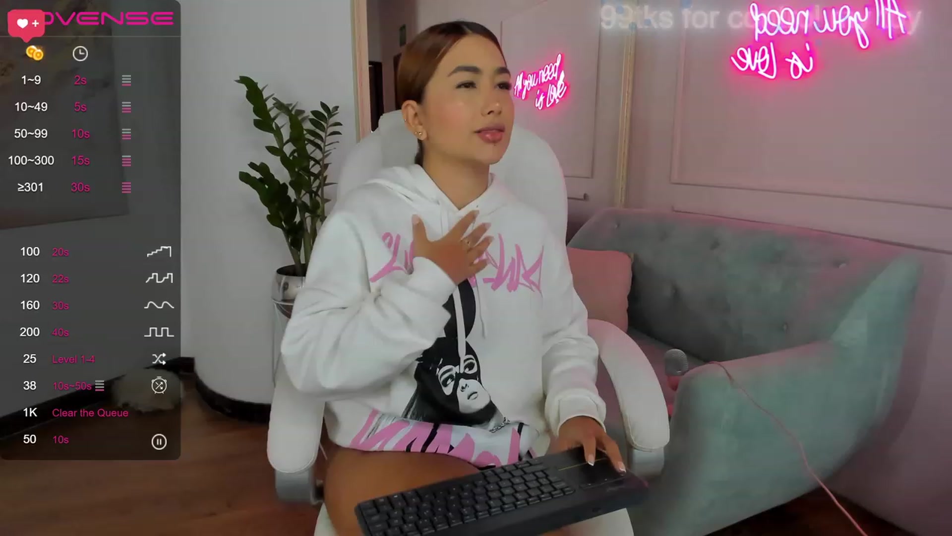 Gallery image thumbnail from Caro_Cano's myfreecams stream on, 03/21/2023, 14:48 image 2 of 20