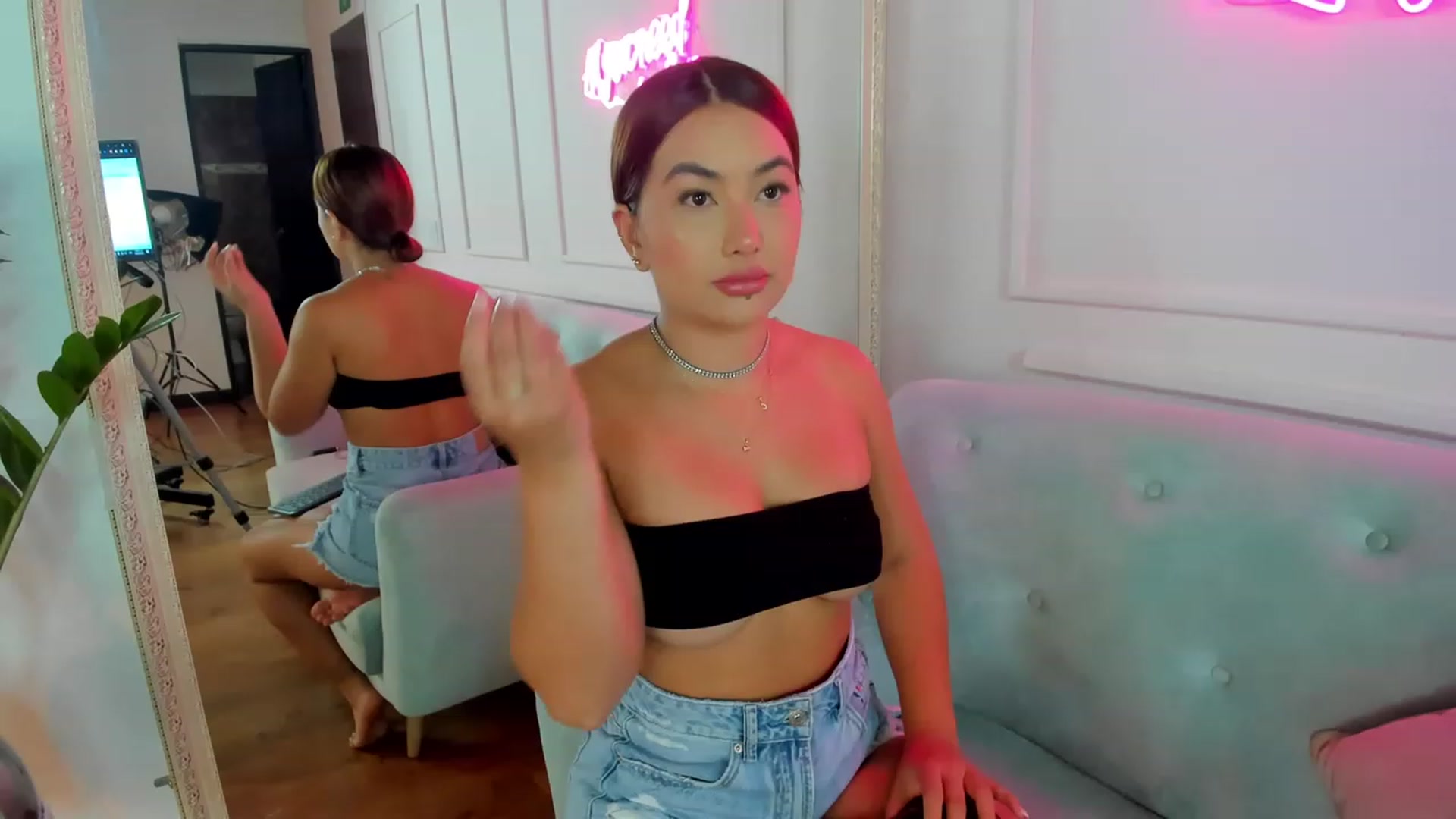 Gallery image thumbnail from Caro_Cano's myfreecams stream on, 04/10/2023, 14:04 image 1 of 20