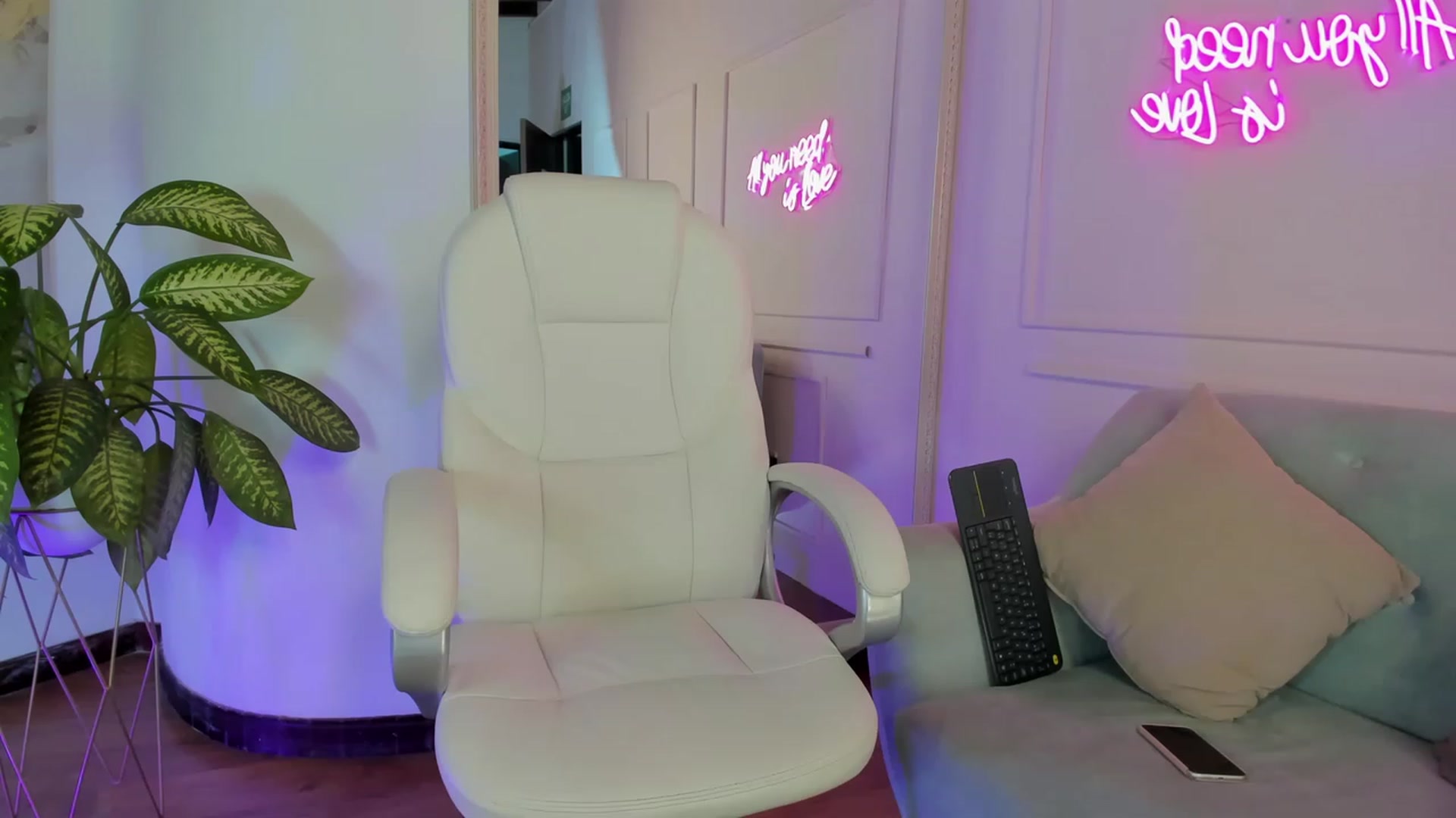 Gallery image thumbnail from Caro_Cano's myfreecams stream on, 05/23/2023, 02:49 image 3 of 20