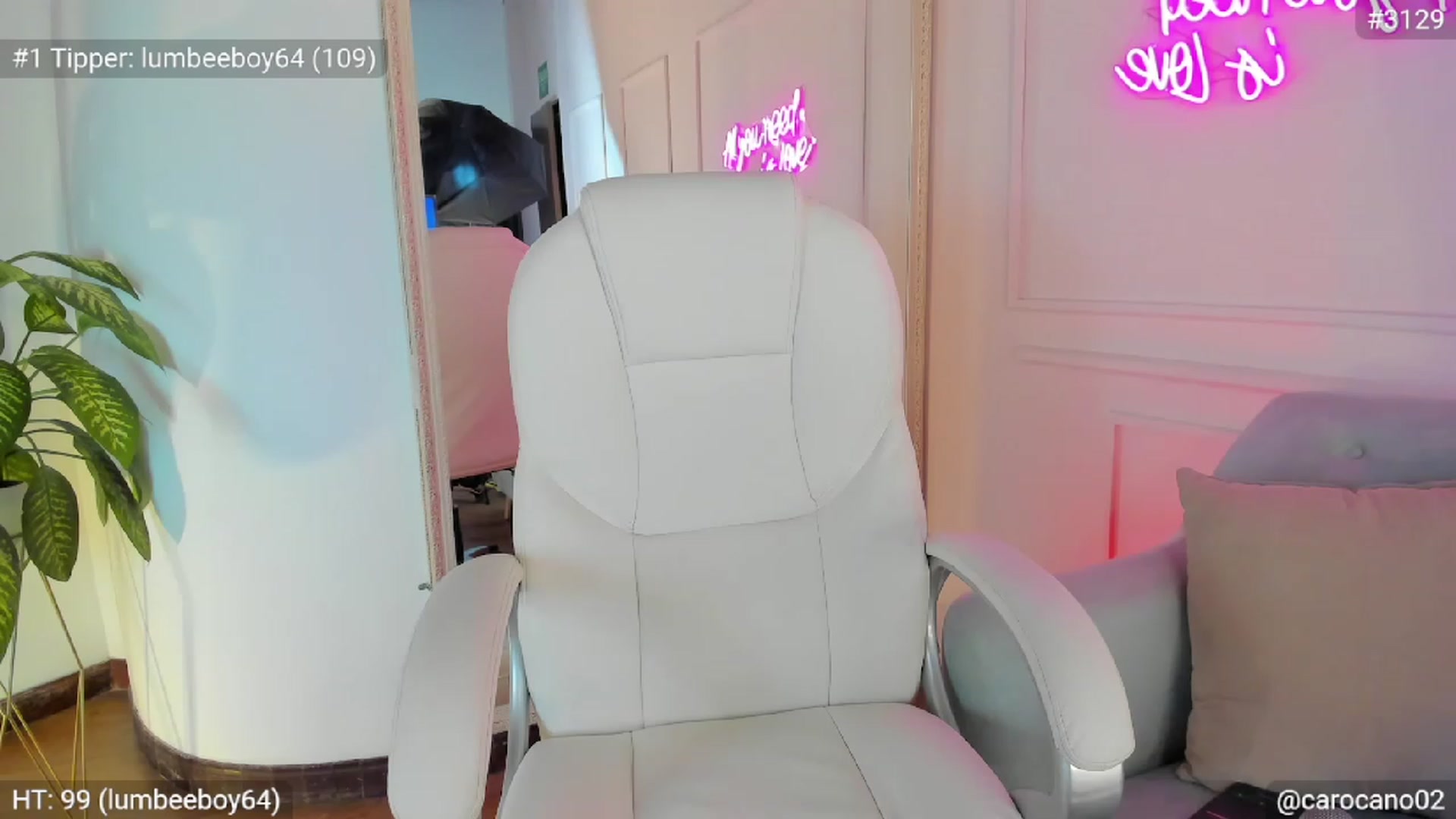 Gallery image thumbnail from Caro_Cano's myfreecams stream on, 06/02/2023, 02:15 image 6 of 20