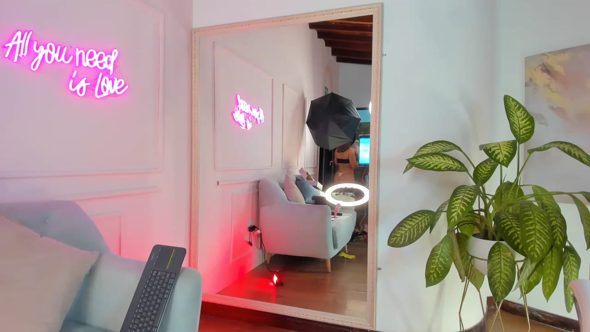Gallery image thumbnail from Caro_Cano's myfreecams stream on, 06/14/2023, 02:03 image 12 of 20
