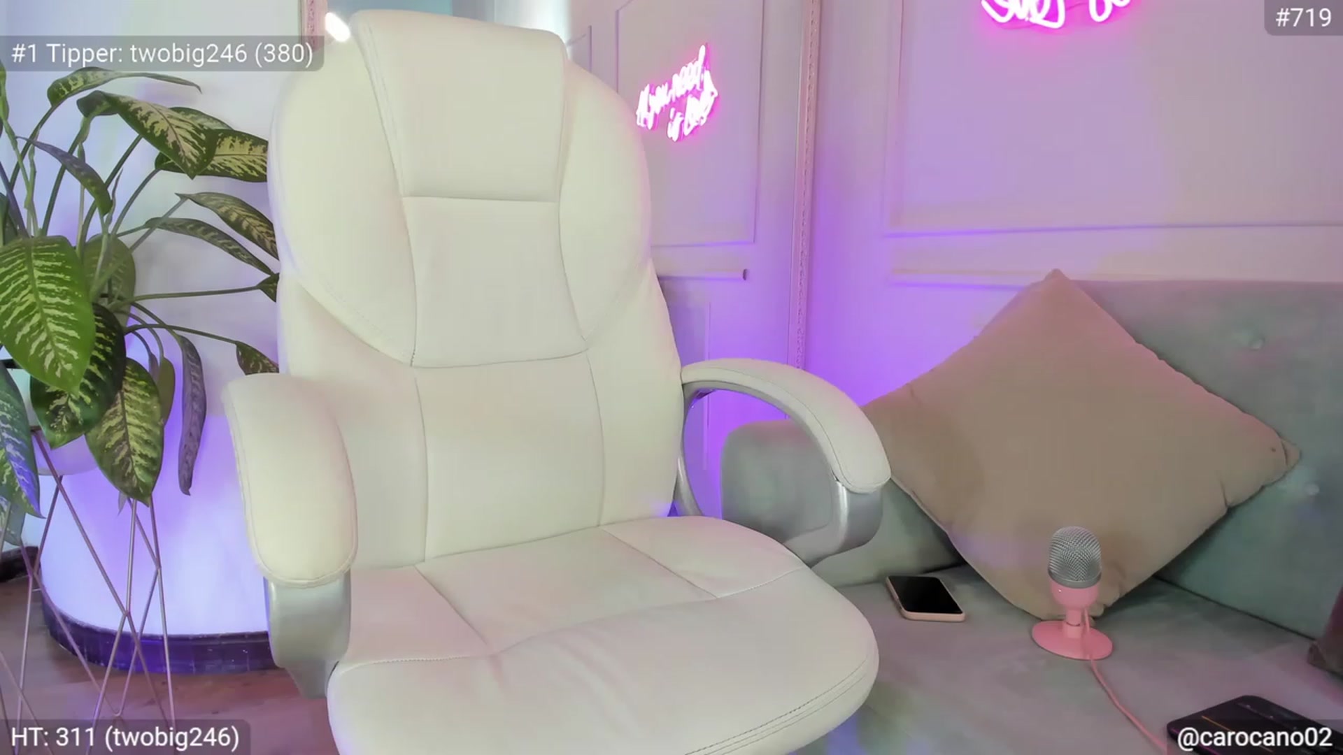 Gallery image thumbnail from Caro_Cano's myfreecams stream on, 06/28/2023, 02:47 image 18 of 20