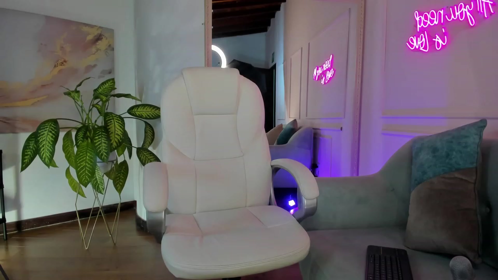 Gallery image thumbnail from Caro_Cano's myfreecams stream on, 08/21/2023, 02:25 image 15 of 20