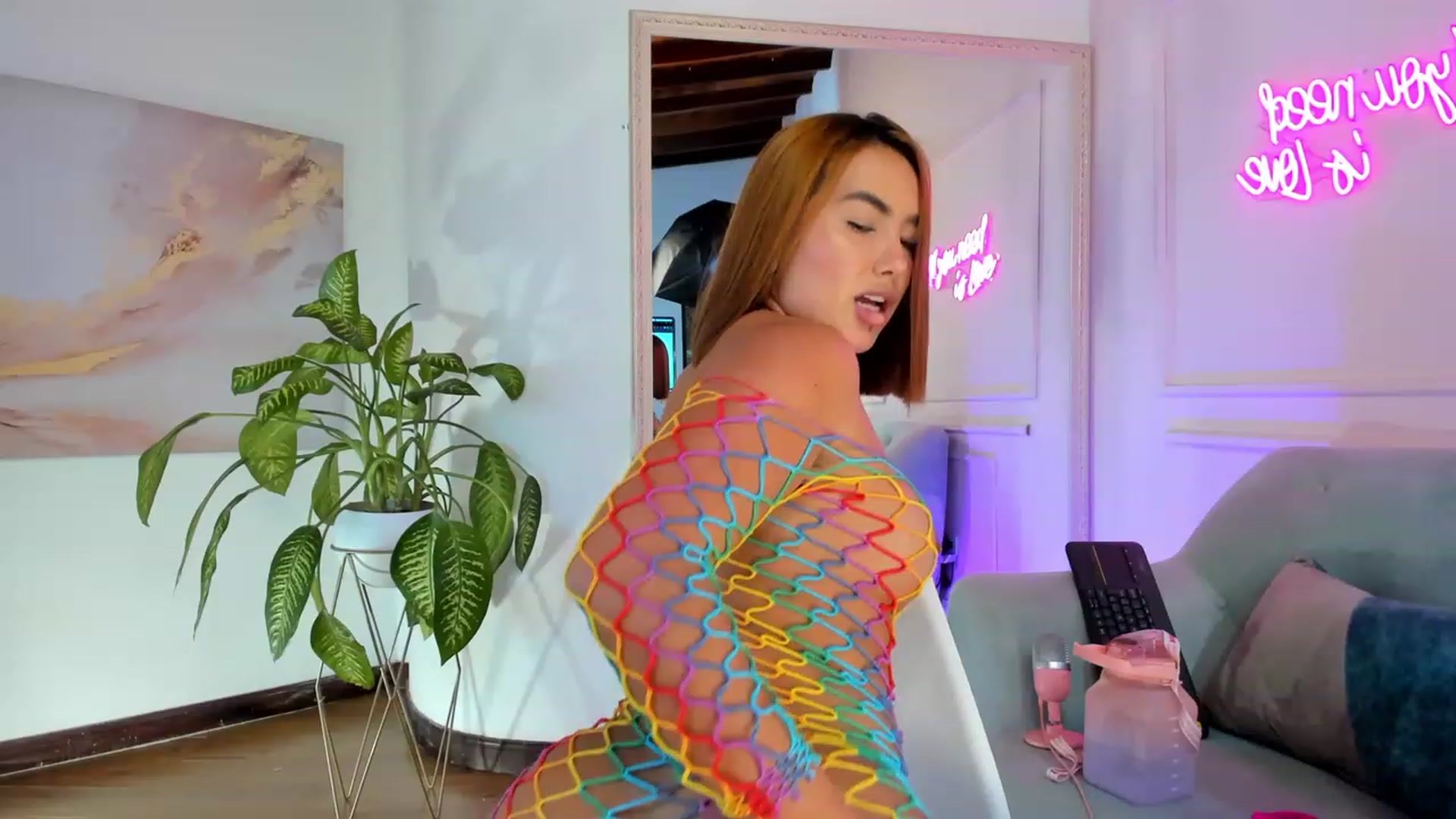Gallery image thumbnail from Caro_Cano's myfreecams stream on, 09/19/2023, 08:03 image 14 of 20
