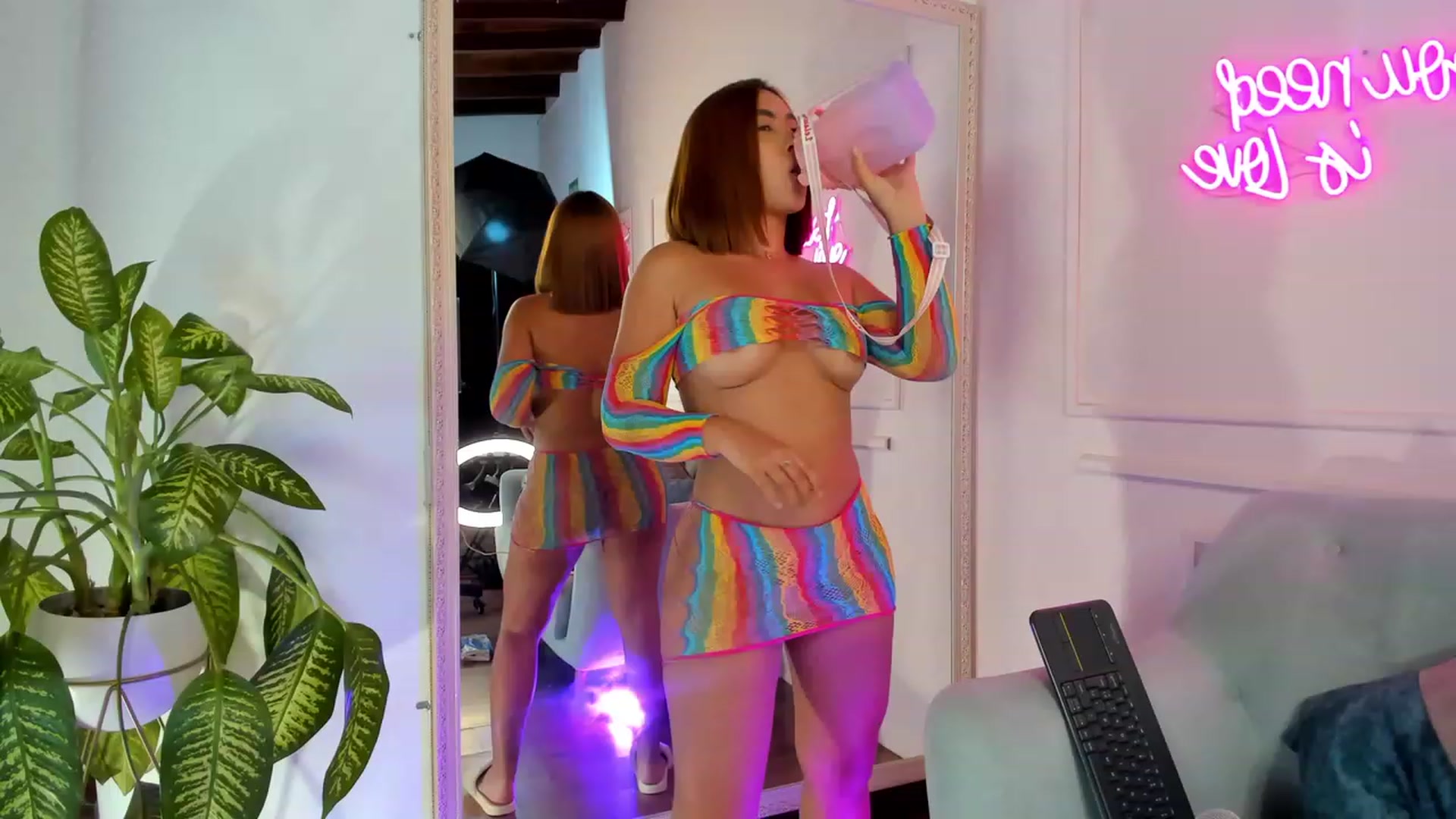 Gallery image thumbnail from Caro_Cano's myfreecams stream on, 09/20/2023, 08:54 image 14 of 20