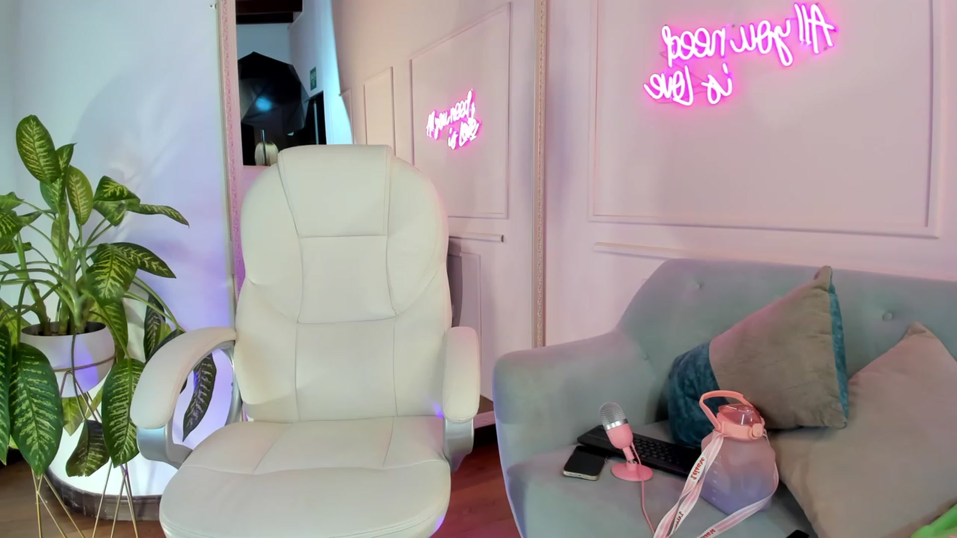 Gallery image thumbnail from Caro_Cano's myfreecams stream on, 09/20/2023, 10:07 image 11 of 20