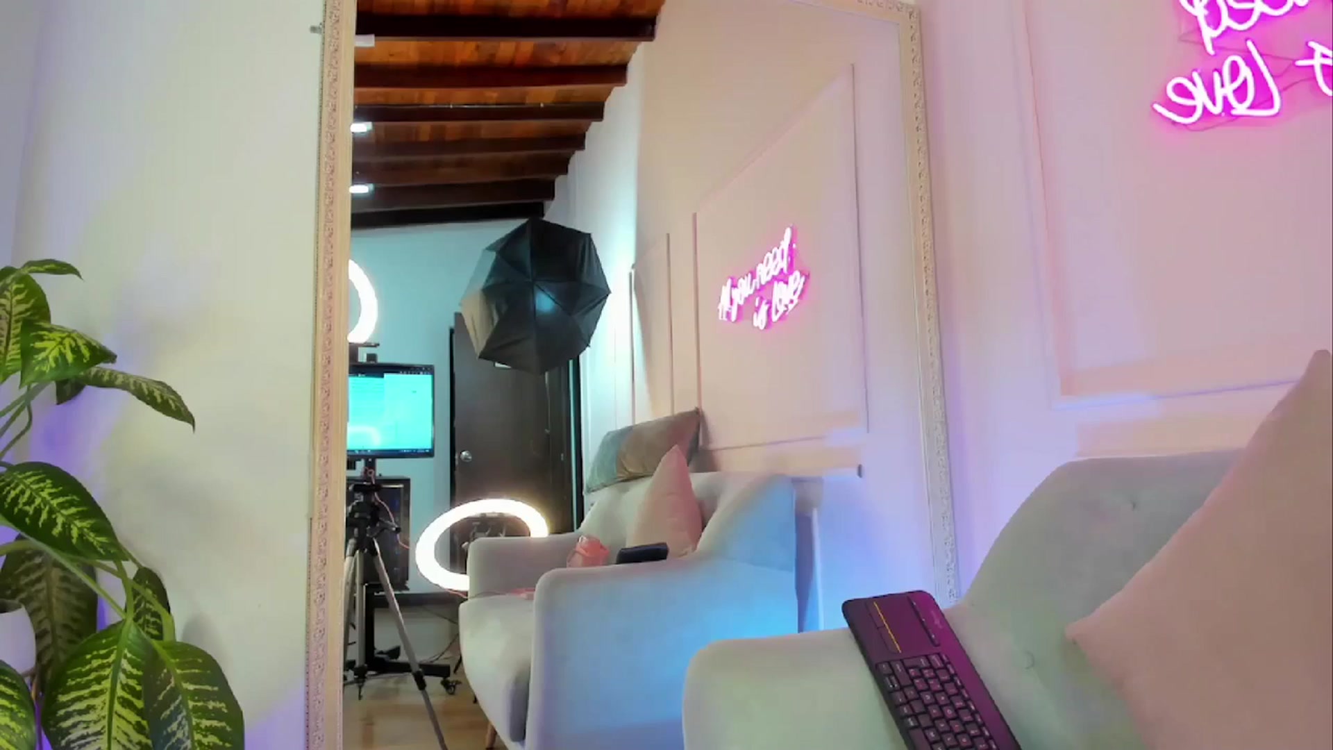 Gallery image thumbnail from Caro_Cano's myfreecams stream on, 09/28/2023, 08:01 image 1 of 20