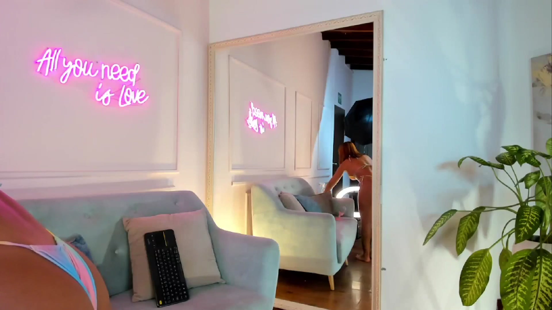 Gallery image thumbnail from Caro_Cano's myfreecams stream on, 10/22/2023, 14:35 image 6 of 20