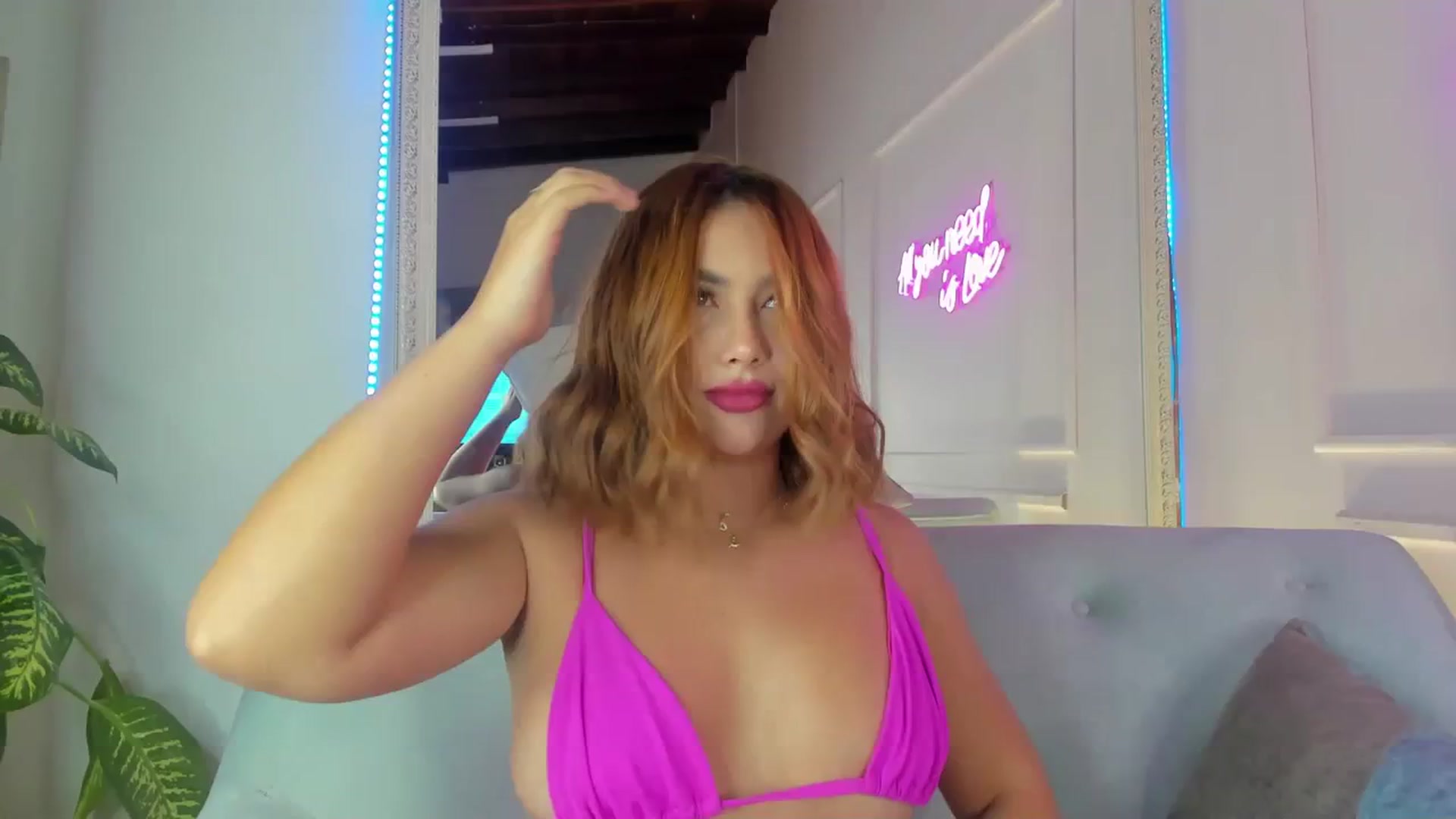 Gallery image thumbnail from Caro_Cano's myfreecams stream on, 11/22/2023, 07:13 image 20 of 20