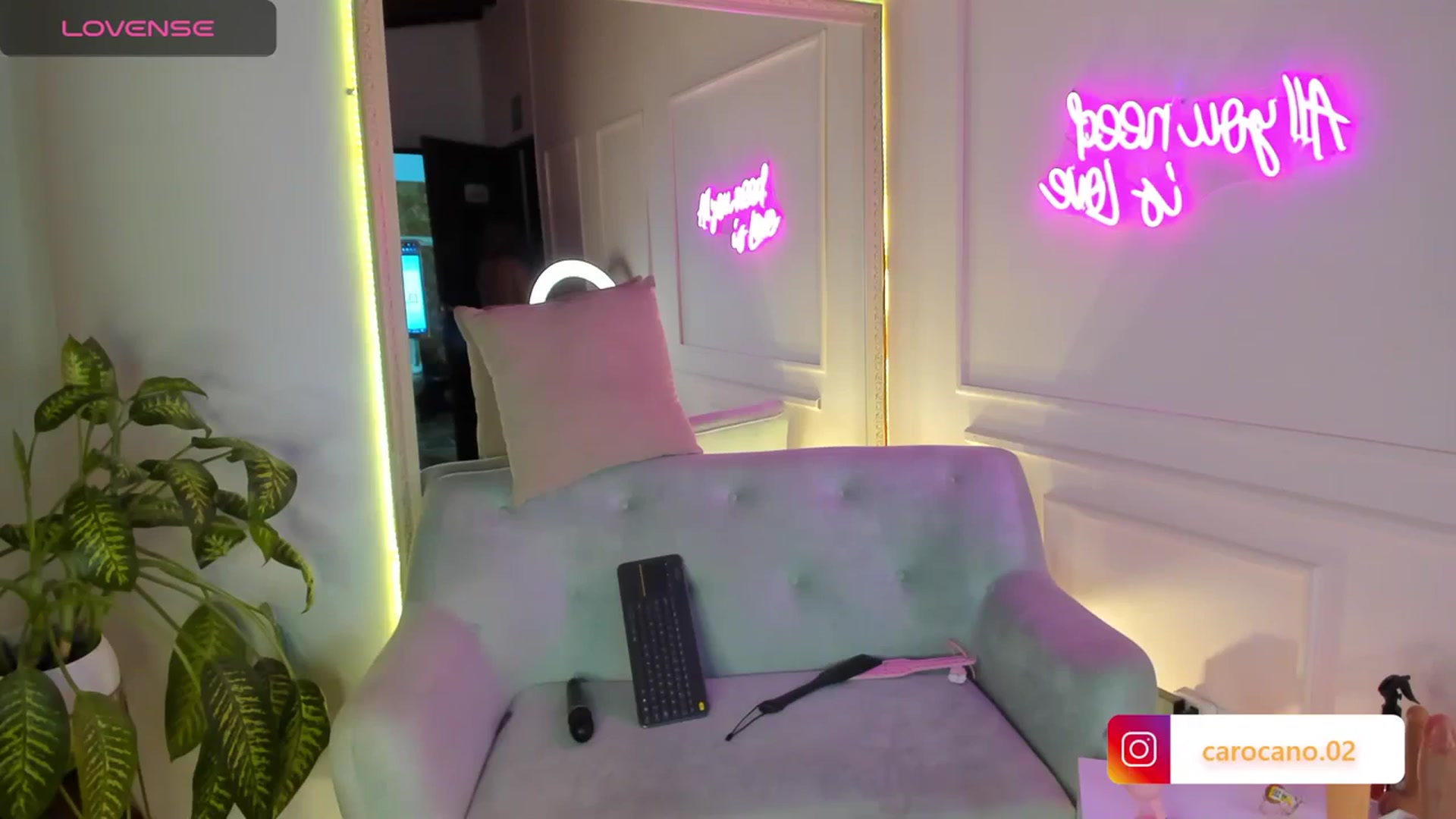 Gallery image thumbnail from Caro_Cano's myfreecams stream on, 11/26/2023, 10:27 image 7 of 20