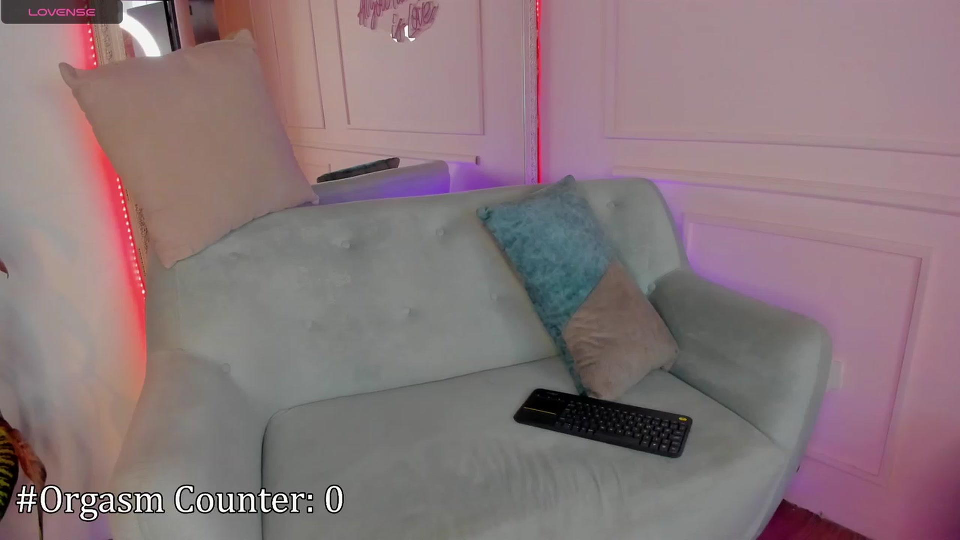 Gallery image thumbnail from Caro_Cano's myfreecams stream on, 12/19/2023, 15:01 image 4 of 20