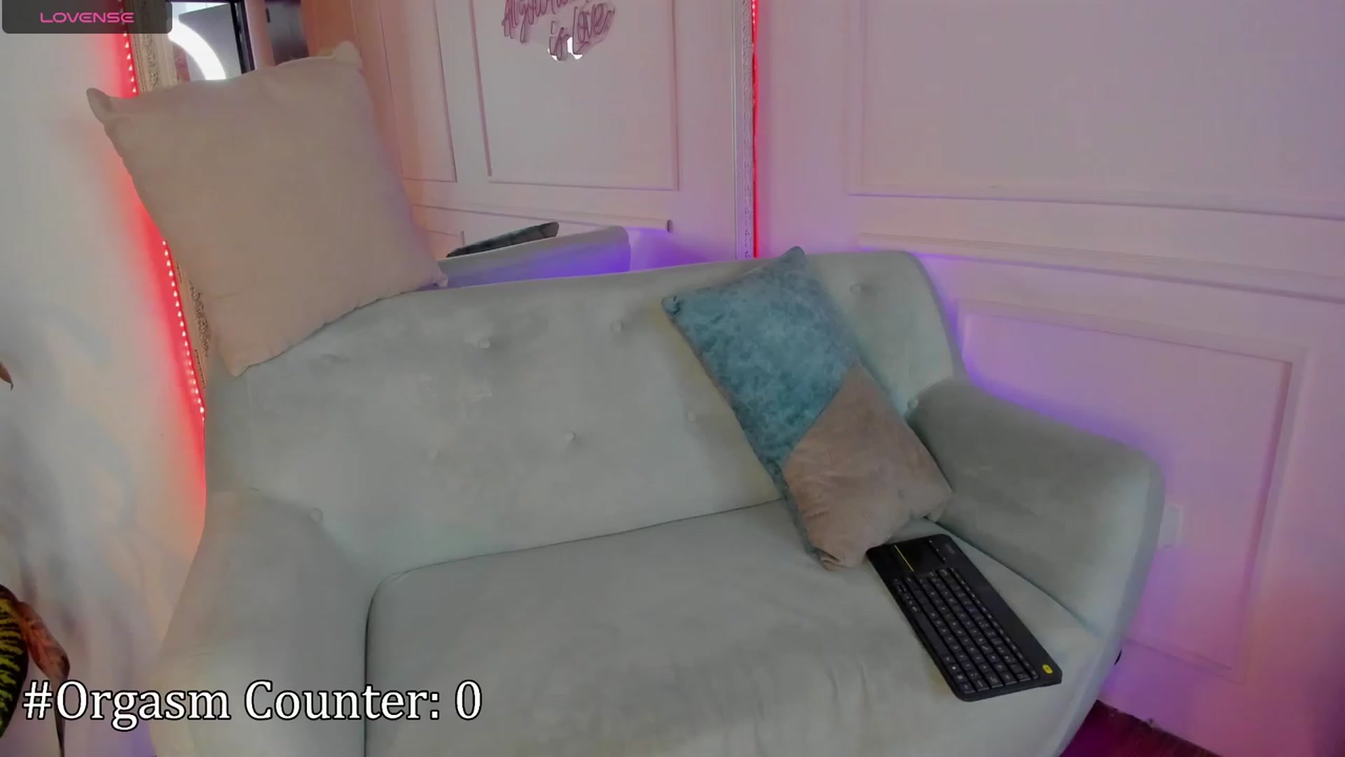 Gallery image thumbnail from Caro_Cano's myfreecams stream on, 12/19/2023, 15:01 image 8 of 20