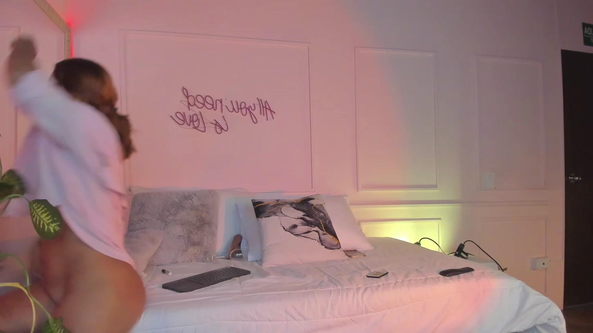 Gallery image thumbnail from Caro_Cano's myfreecams stream on, 01/22/2024, 01:12 image 16 of 20