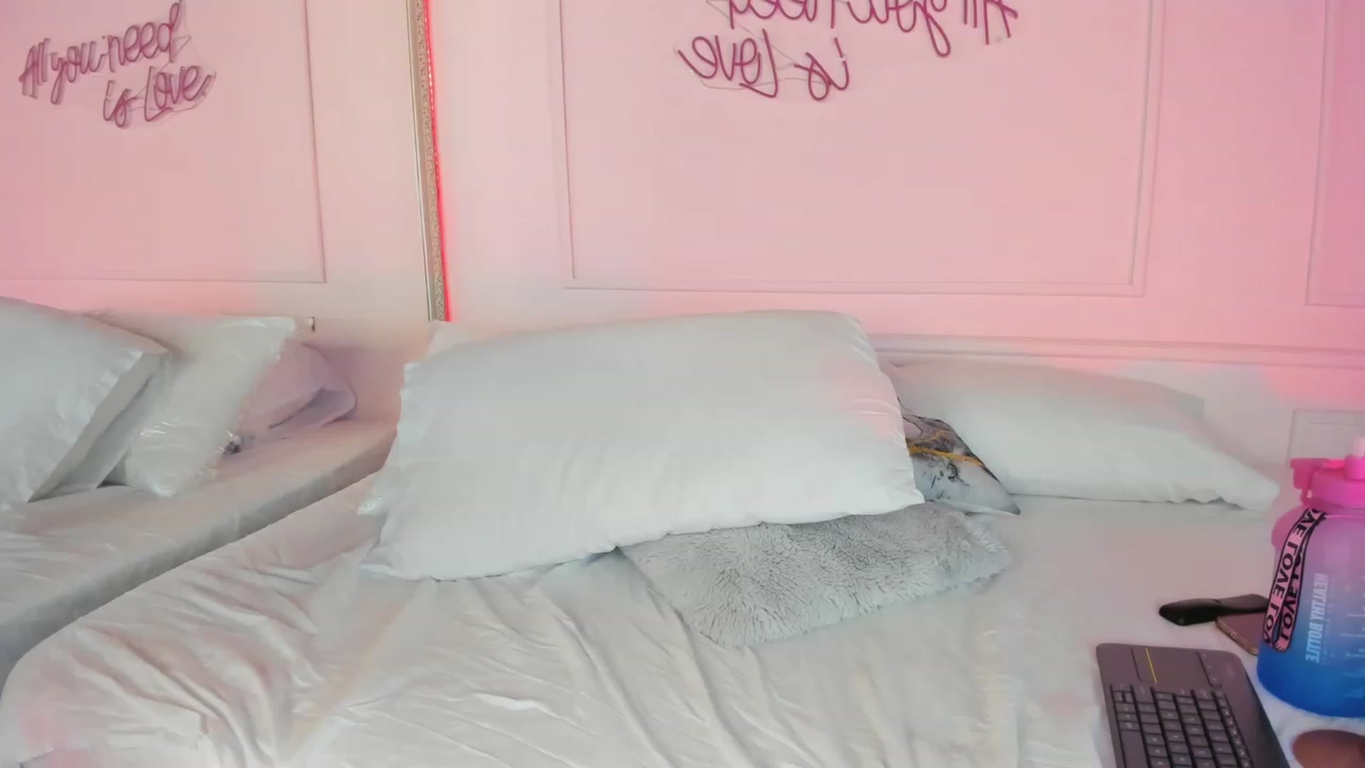 Gallery image thumbnail from Caro_Cano's myfreecams stream on, 01/24/2024, 07:28 image 6 of 20