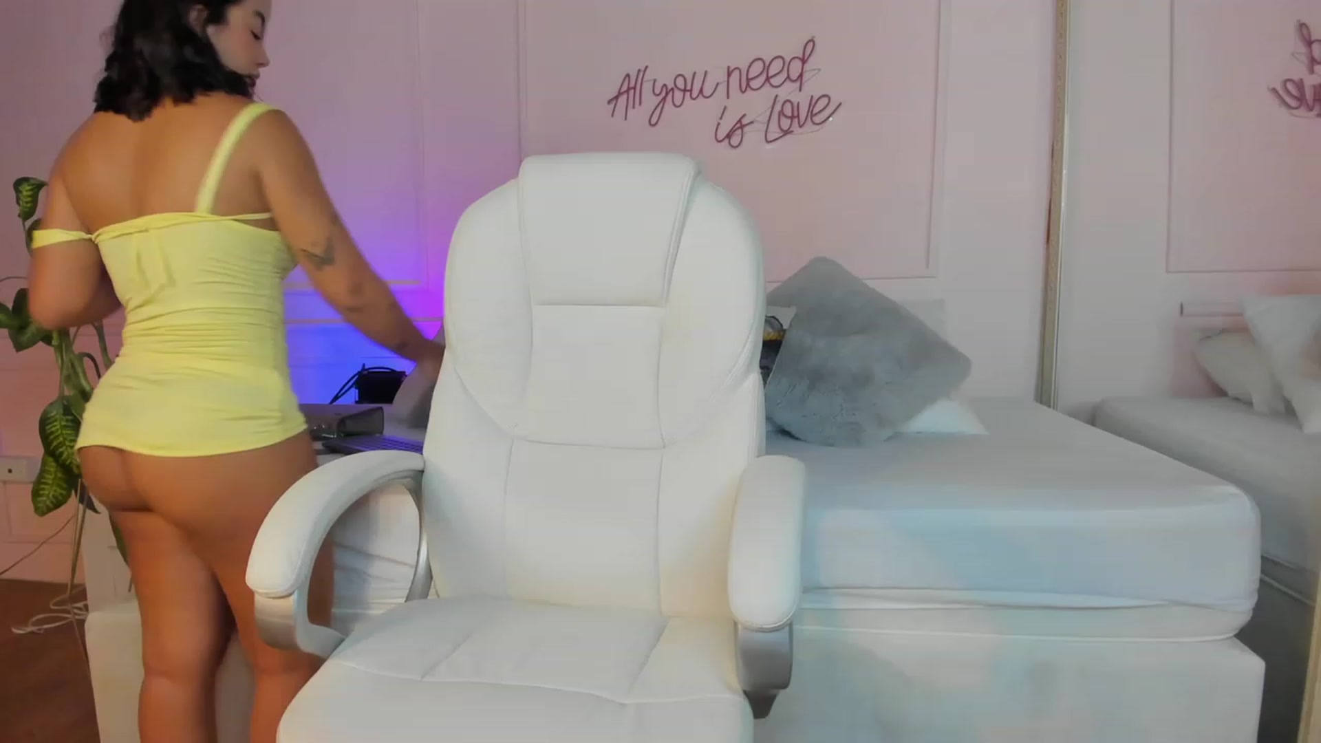 Gallery image thumbnail from Caro_Cano's myfreecams stream on, 02/20/2024, 01:36 image 4 of 20