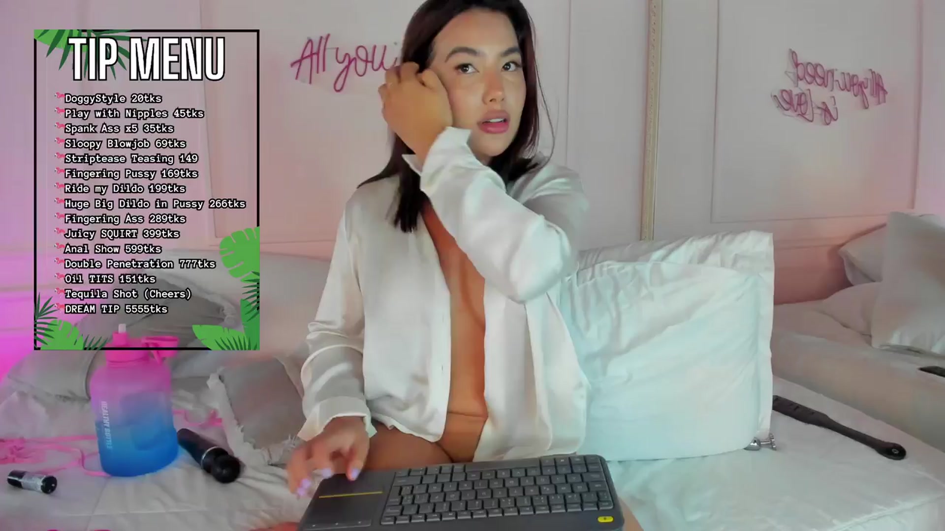 Gallery image thumbnail from Caro_Cano's myfreecams stream on, 03/22/2024, 03:06 image 6 of 20