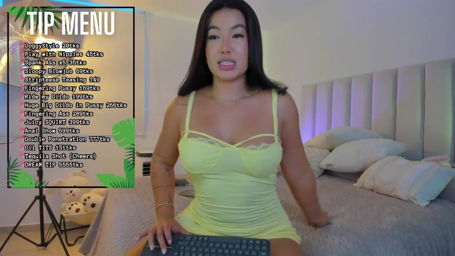Gallery image thumbnail from Caro_Cano's myfreecams stream on, 05/04/2024, 23:20 image 11 of 20