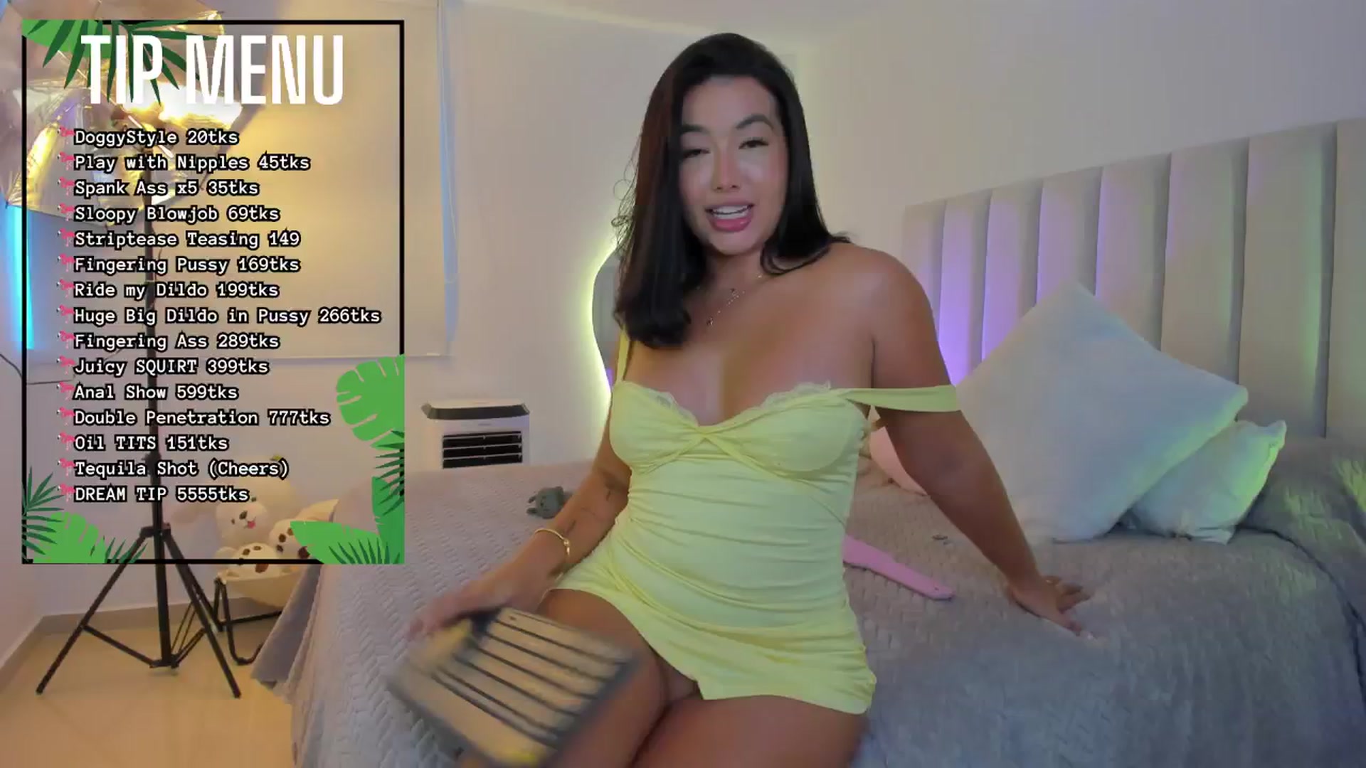 Gallery image thumbnail from Caro_Cano's myfreecams stream on, 05/04/2024, 23:20 image 5 of 20