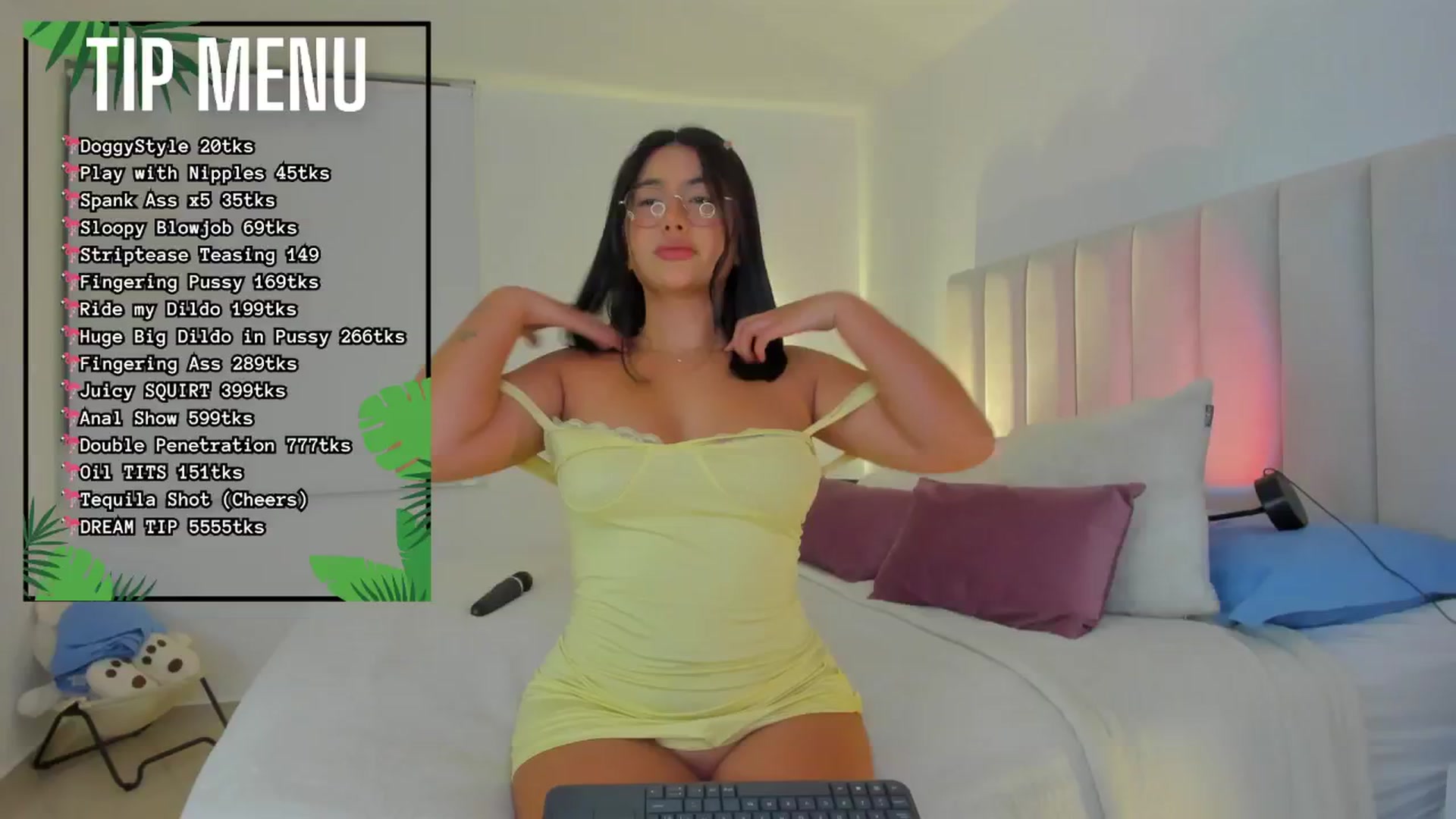 Gallery image thumbnail from Caro_Cano's myfreecams stream on, 05/22/2024, 24:17 image 8 of 20