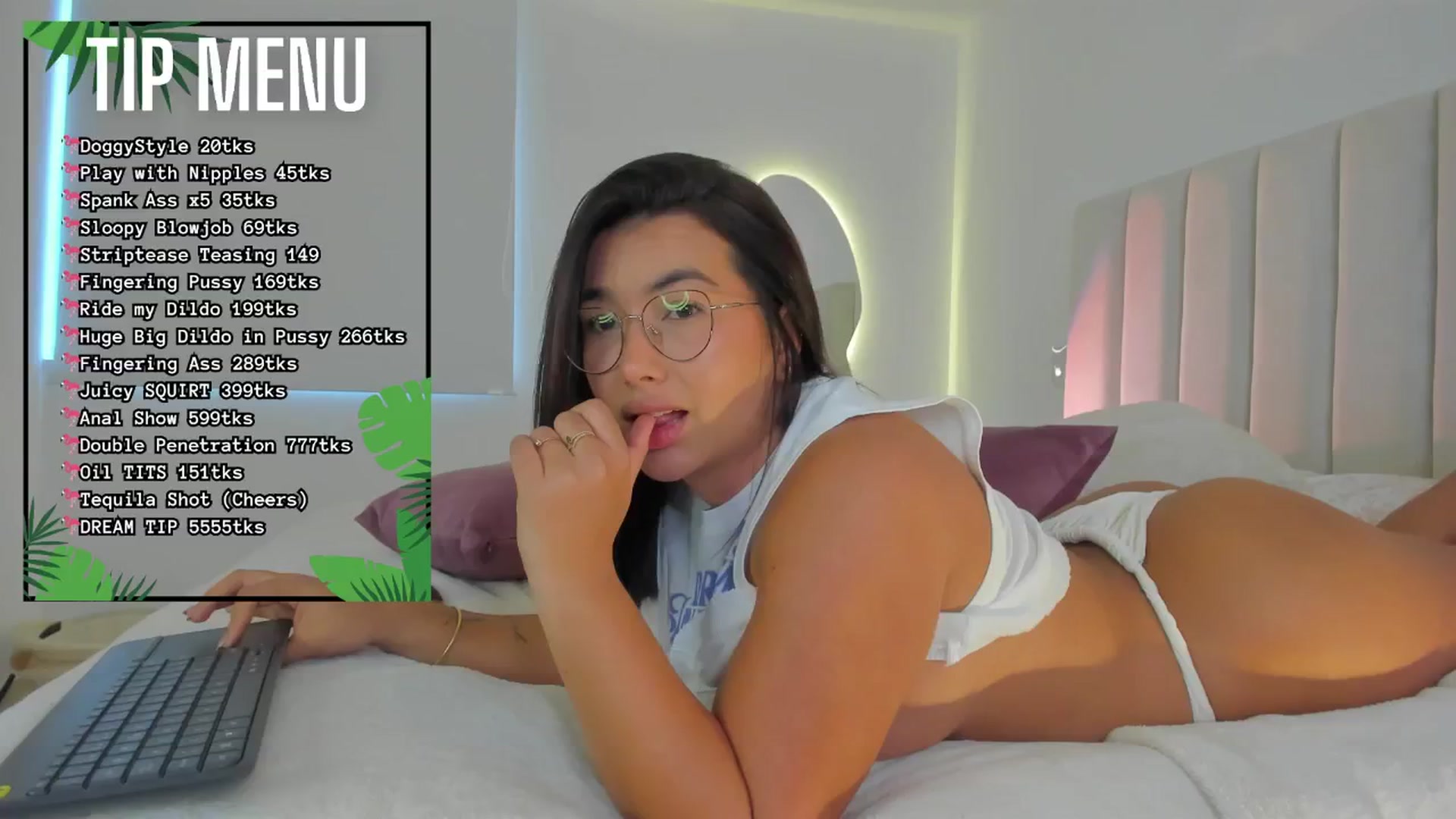 Gallery image thumbnail from Caro_Cano's myfreecams stream on, 05/27/2024, 21:38 image 13 of 20