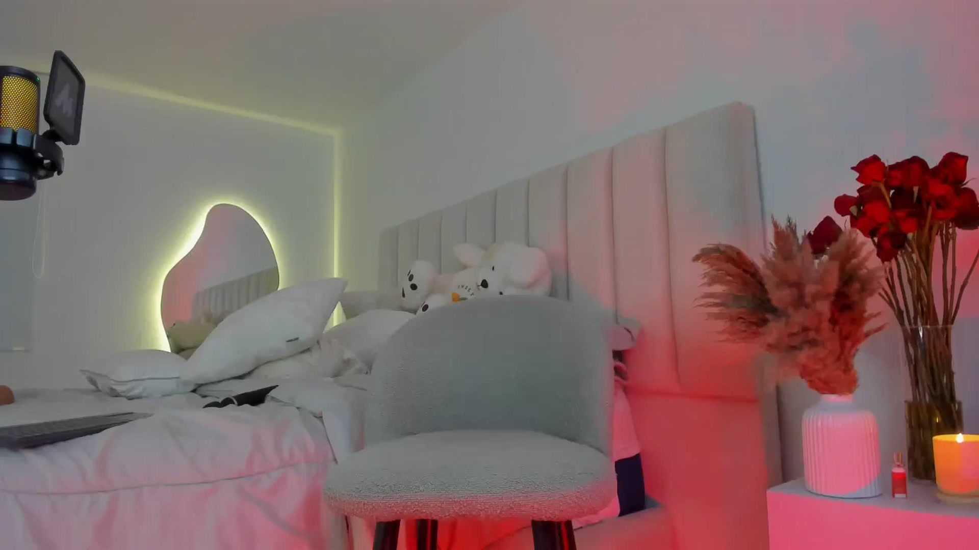 Gallery image thumbnail from Caro_Cano's myfreecams stream on, 06/18/2024, 02:03 image 17 of 20