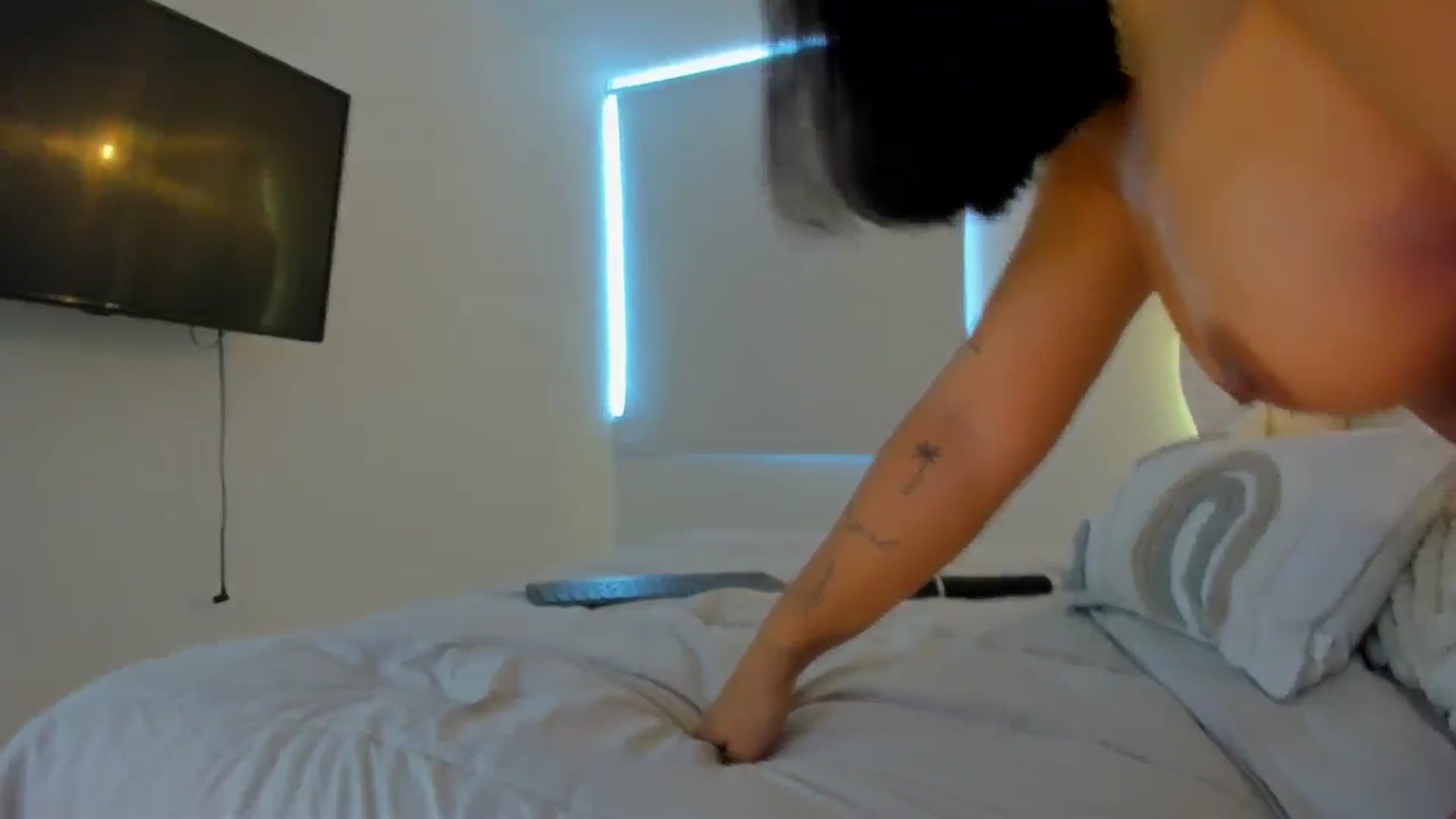 Gallery image thumbnail from Caro_Cano's myfreecams stream on, 06/22/2024, 18:50 image 3 of 20