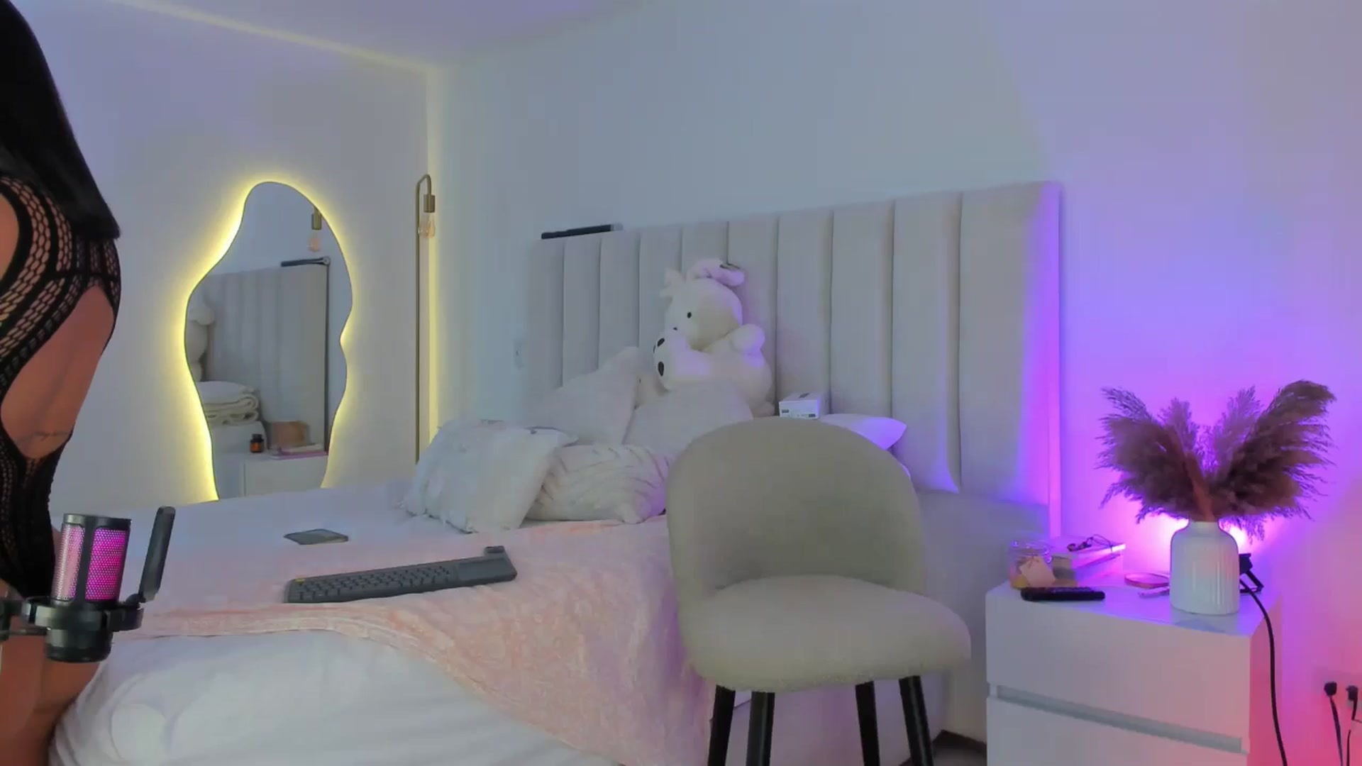 Gallery image thumbnail from Caro_Cano's myfreecams stream on, 07/17/2024, 21:51 image 13 of 20