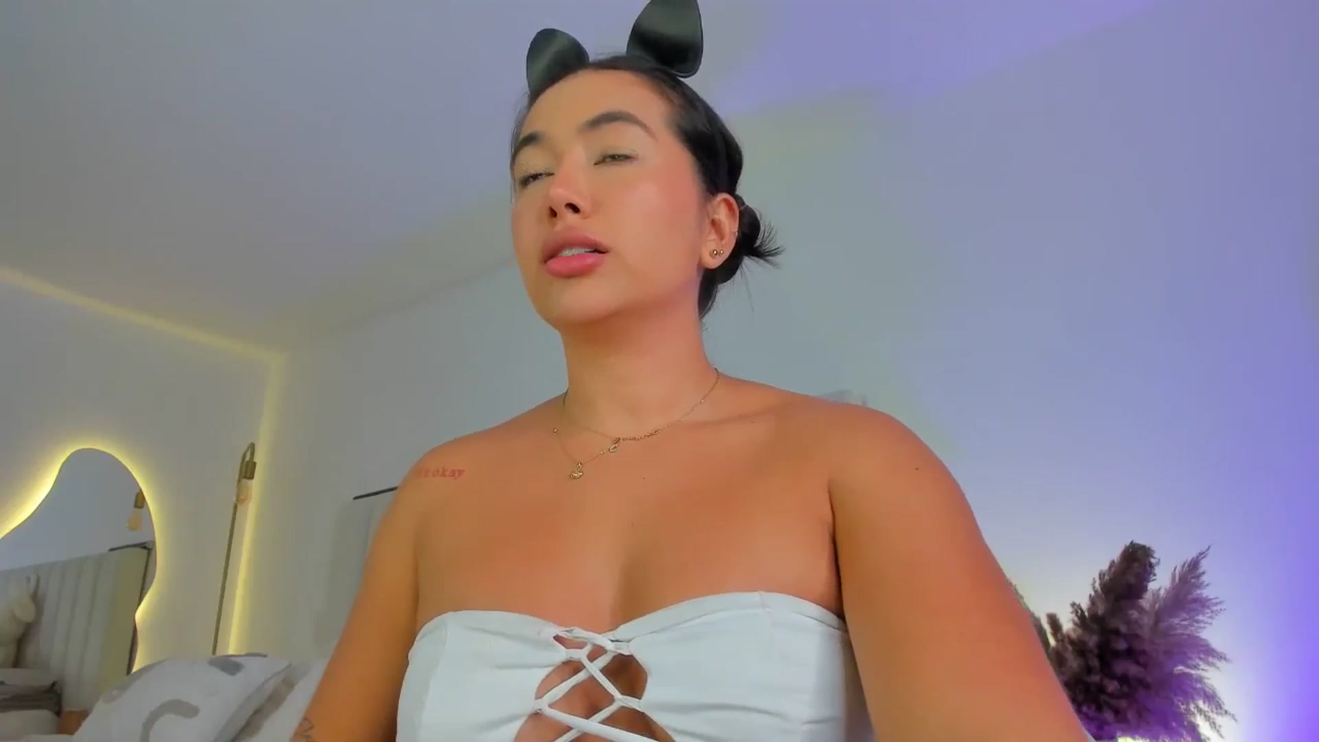 Gallery image thumbnail from Caro_Cano's myfreecams stream on, 07/20/2024, 24:14 image 8 of 20