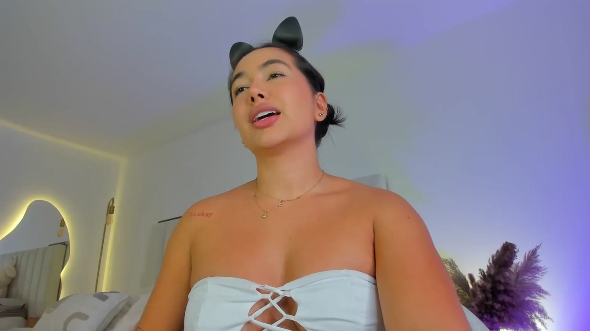 Gallery image thumbnail from Caro_Cano's myfreecams stream on, 07/20/2024, 24:14 image 10 of 20