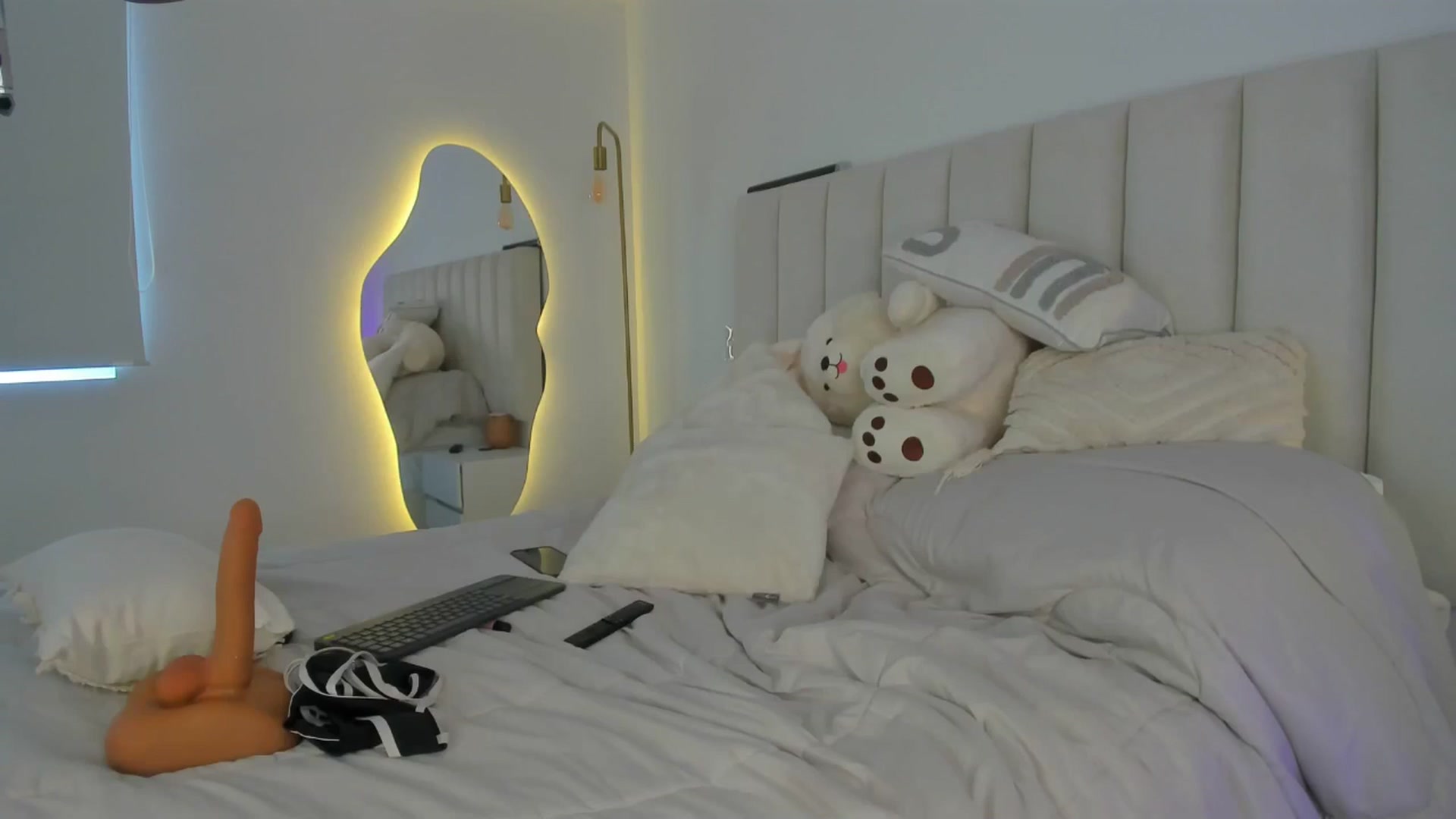 Gallery image thumbnail from Caro_Cano's myfreecams stream on, 07/22/2024, 21:04 image 11 of 20