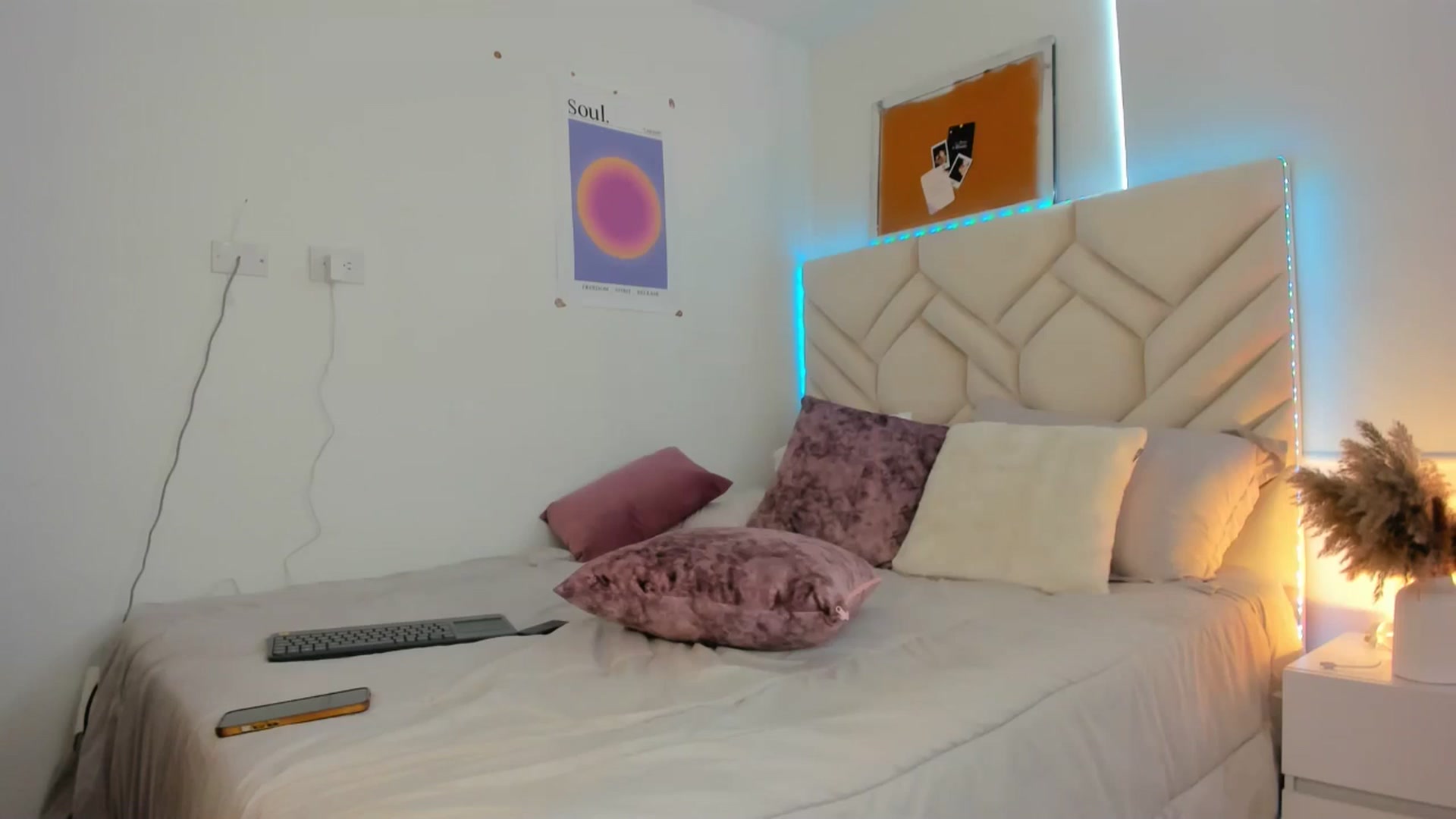 Gallery image thumbnail from Caro_Cano's myfreecams stream on, 08/20/2024, 17:24 image 14 of 20