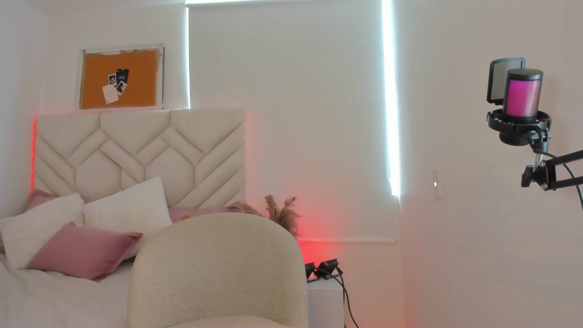 Gallery image thumbnail from Caro_Cano's myfreecams stream on, 09/03/2024, 18:51 image 20 of 20