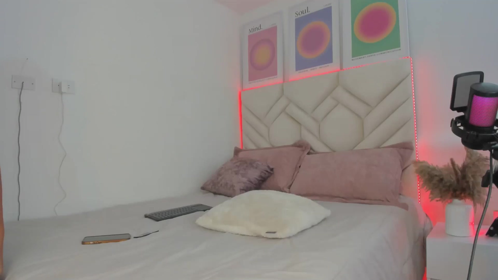 Gallery image thumbnail from Caro_Cano's myfreecams stream on, 09/13/2024, 17:06 image 16 of 20