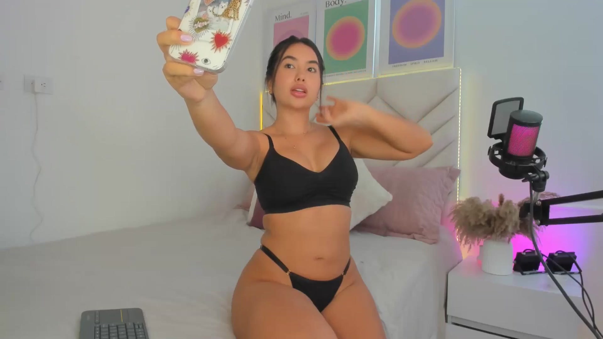 Gallery image thumbnail from Caro_Cano's myfreecams stream on, 10/01/2024, 14:49 image 11 of 20