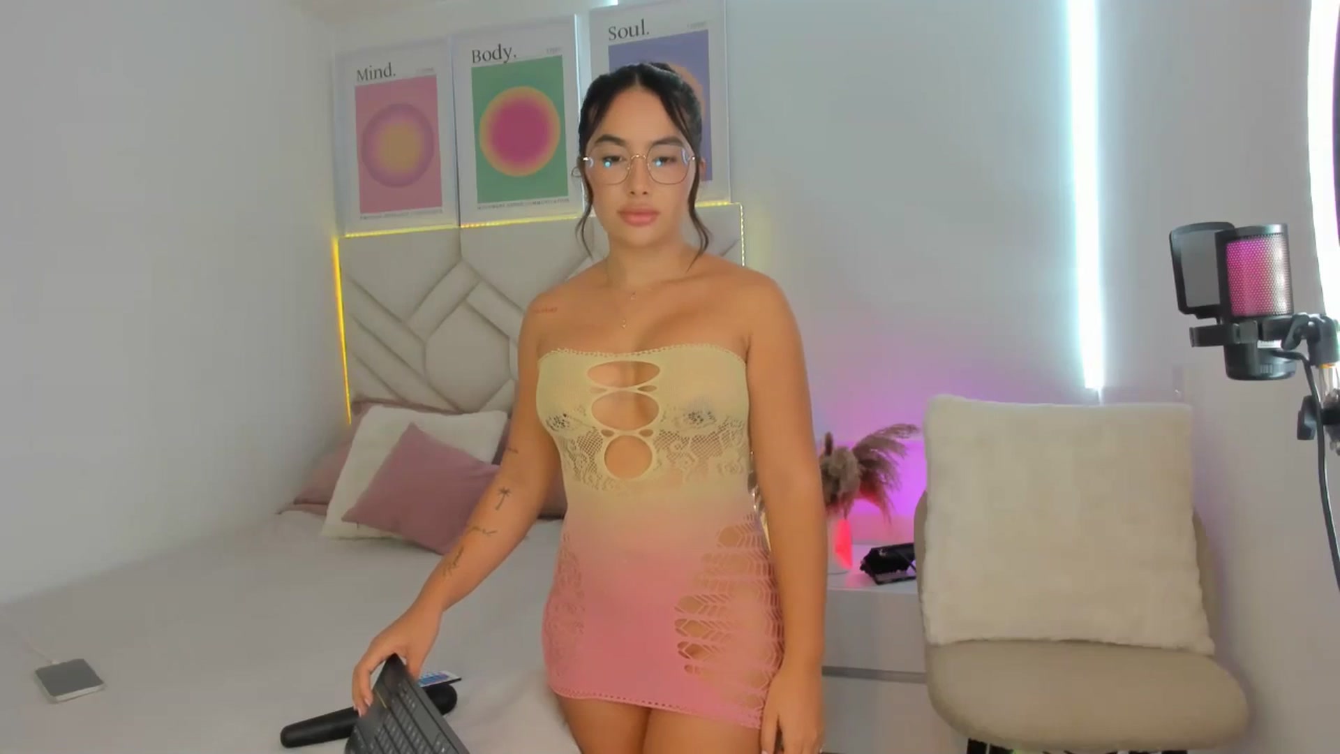 Gallery image thumbnail from Caro_Cano's myfreecams stream on, 10/02/2024, 17:13 image 2 of 20