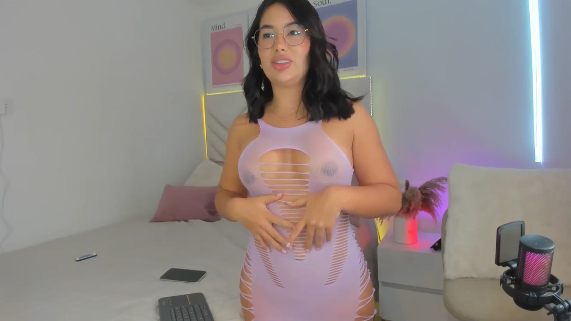 Gallery image thumbnail from Caro_Cano's myfreecams stream on, 10/03/2024, 18:39 image 6 of 20