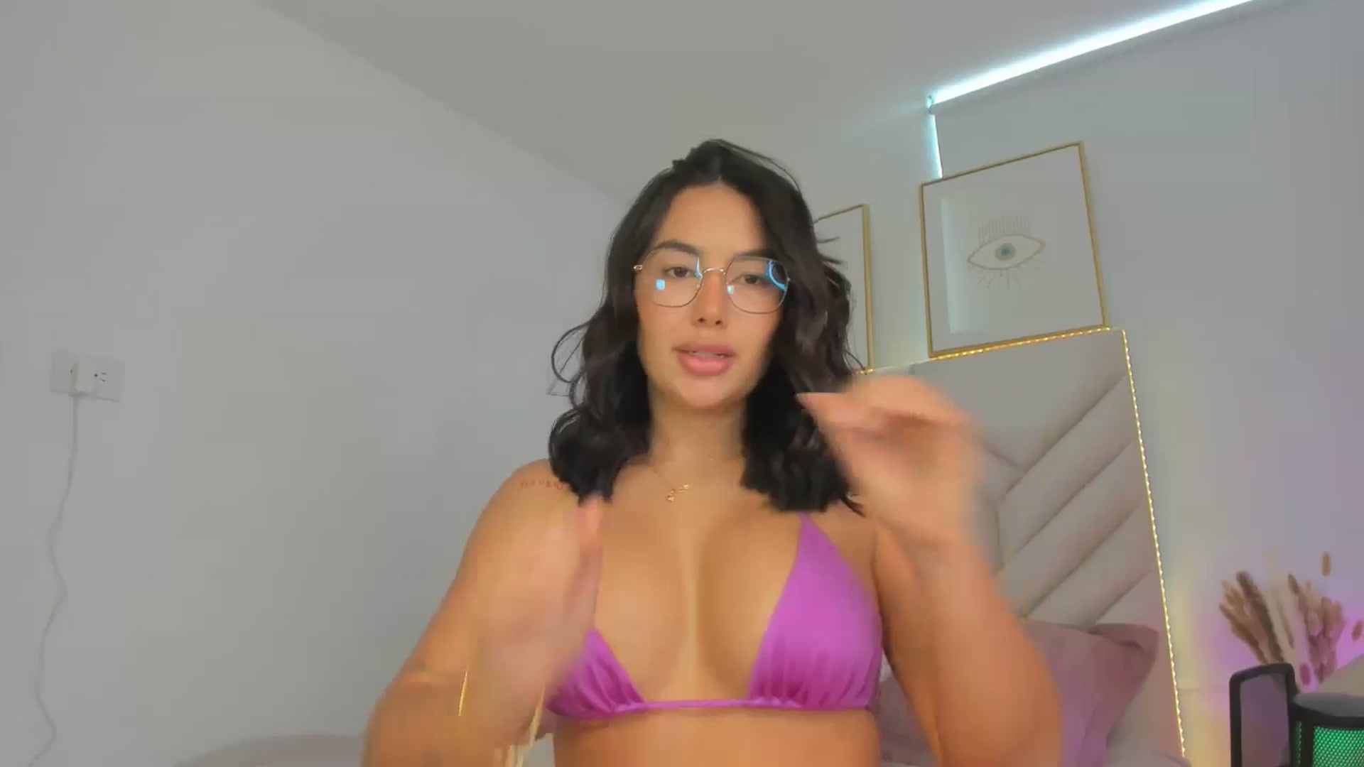 Gallery image thumbnail from Caro_Cano's myfreecams stream on, 10/05/2024, 19:38 image 2 of 20