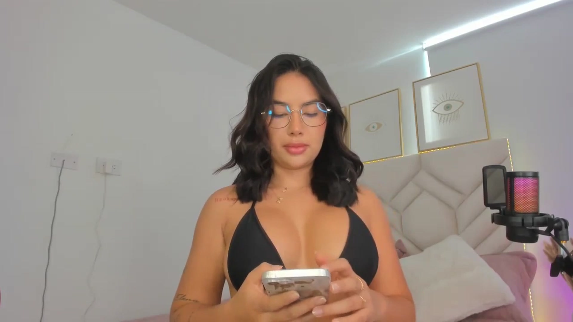 Gallery image thumbnail from Caro_Cano's myfreecams stream on, 10/06/2024, 16:47 image 5 of 20