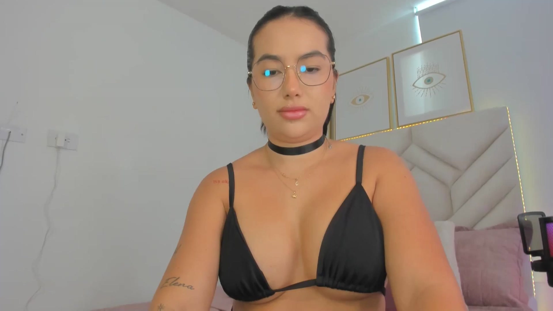Gallery image thumbnail from Caro_Cano's myfreecams stream on, 10/07/2024, 17:04 image 18 of 20