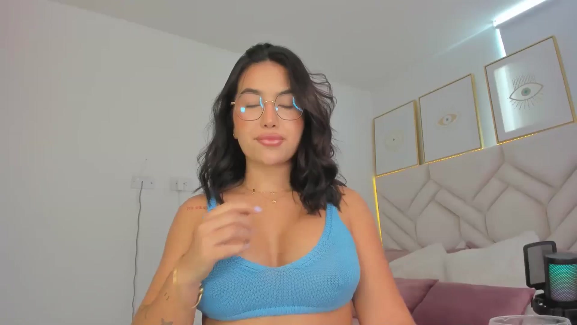 Gallery image thumbnail from Caro_Cano's myfreecams stream on, 10/08/2024, 17:06 image 4 of 20